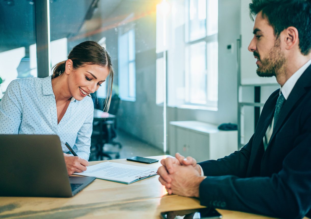 iStock/ كيف أترقى في الوظيفة؟