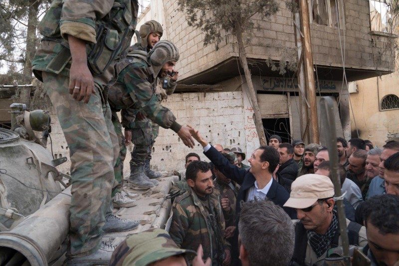 بعد ساعات من الضربة الثلاثية.. قوات من الأمن الداخلي السوري تدخل مدينة دوما