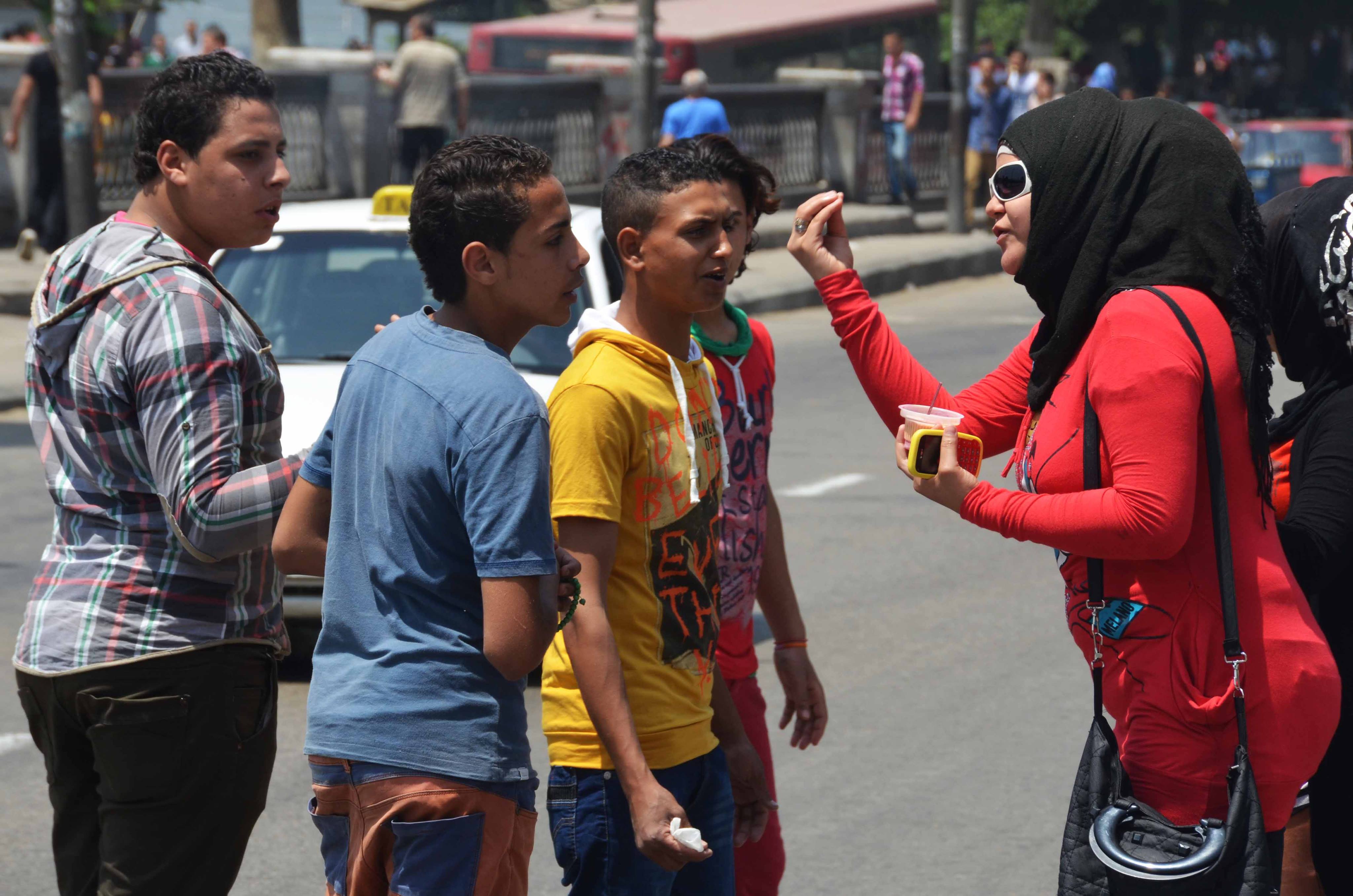 رأيتهم يتبادلون مقاطع لصافيناز .. لماذا سيكون توزيع التابلت في المدارس المصرية أسوأ القرارات على الإطلاق؟