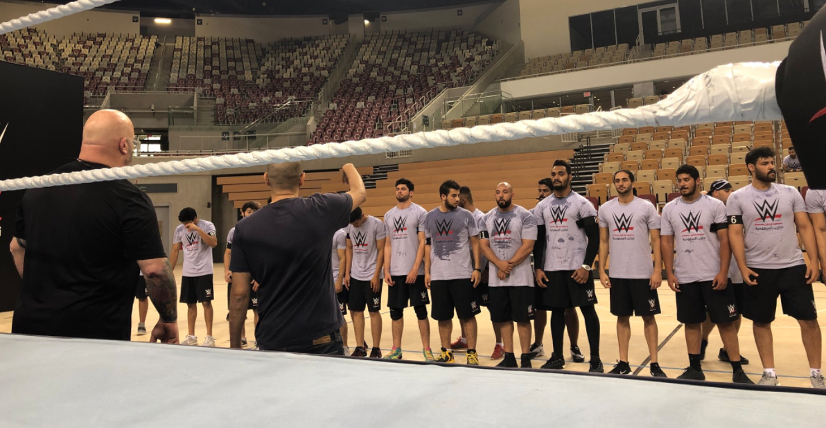 مصارع سعودي سيشارك في منافسات WWE.. شاهد المرشحين الـ 8 لمنازلة الأبطال العالميين
