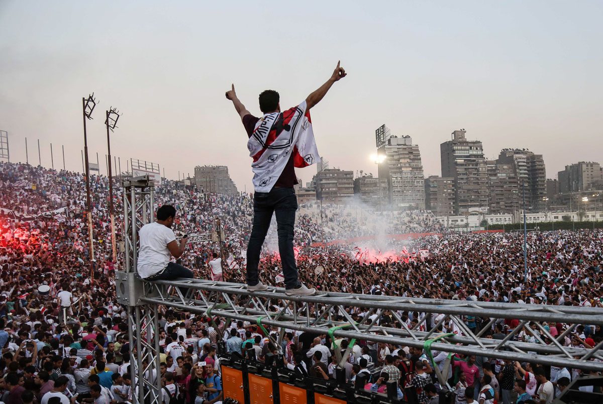 صفقة سرية وراء حل رابطتي أولتراس أهلاوي ووايت نايتس.. القيادات رضخت لطلبات الأمن المصري مقابل حريتهم