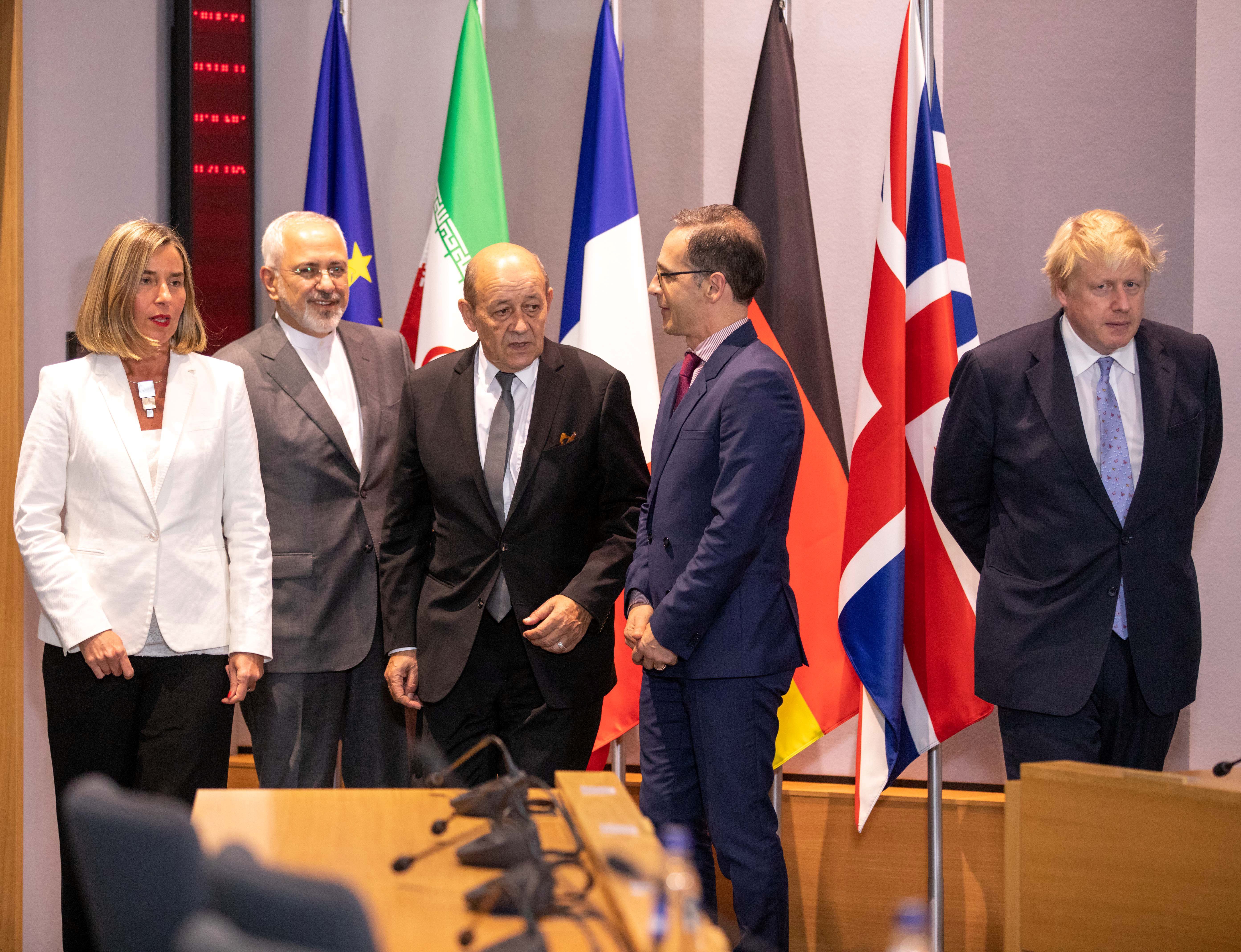 الأوروبيون ينتقدون الشروط الأميركية ويتشبَّثون بالاتفاق النووي.. ودول عربية وإسرائيل تتبنى موقفاً موحداً