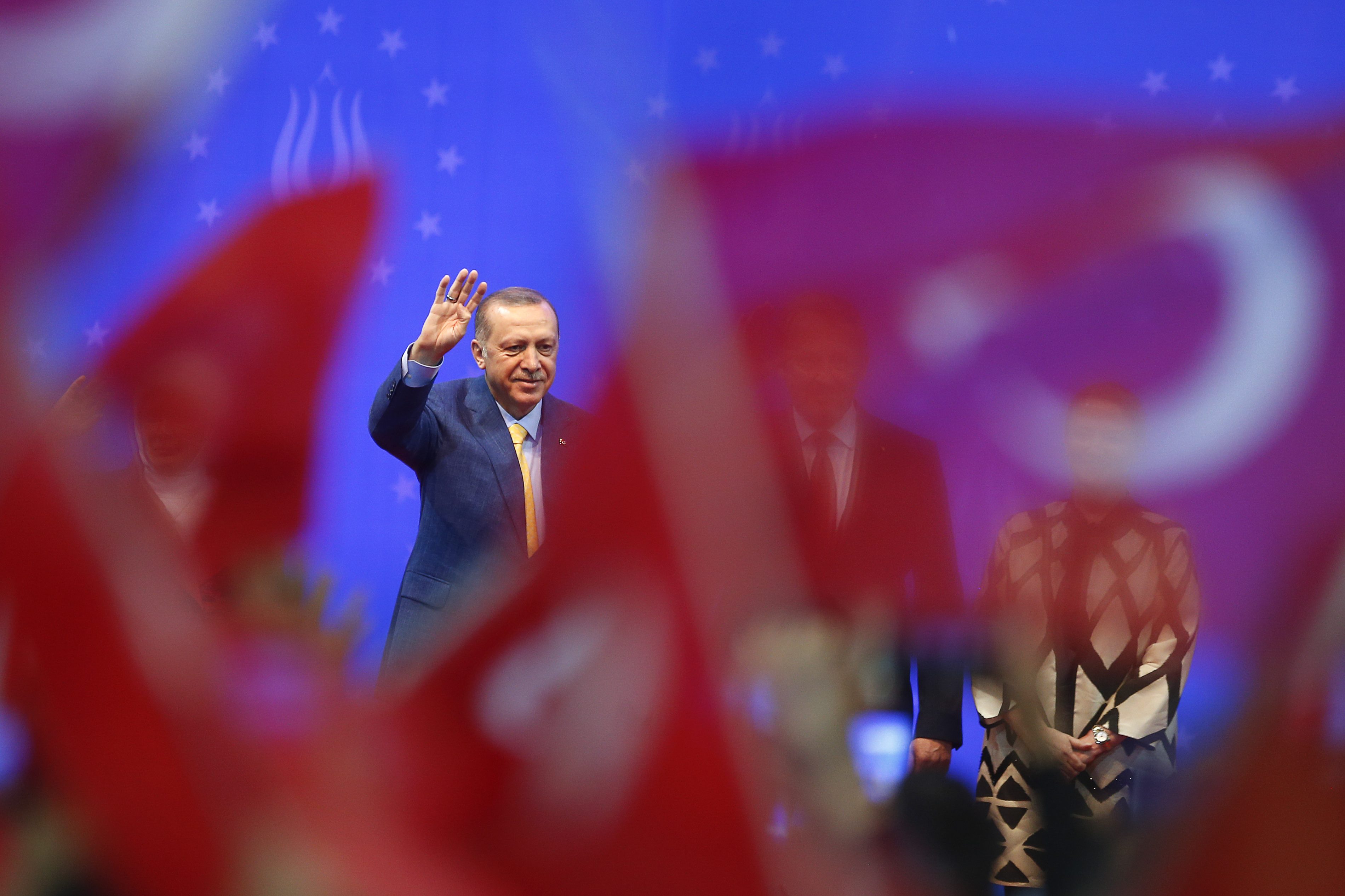 تركيا تتهم جهة بالتلاعب بعملتها الوطنية للتأثير على نتائج الانتخابات البرلمانية والرئاسية