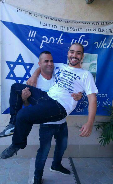 هل تذكرون الجندي الذي أفرغ رصاصاته برأس جريح فلسطيني.. لقد أفرجت عنه إسرائيل مبكراً ليحضر زفاف شقيقه