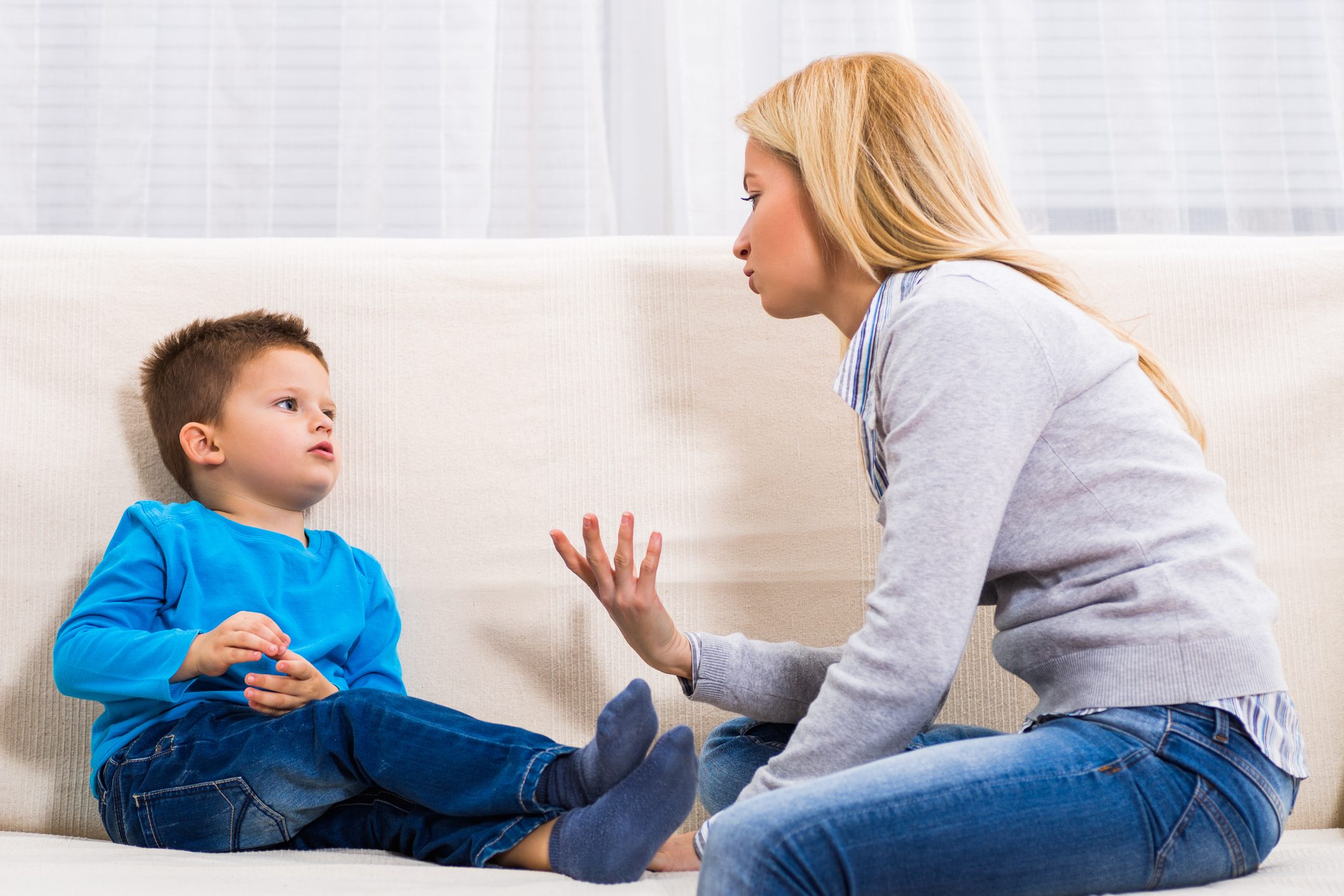رغم أنه كان يعاني صعوبة في النطق.. كيف استطعتُ تنمية مهارات ابني اللغوية بطرق سهلة؟