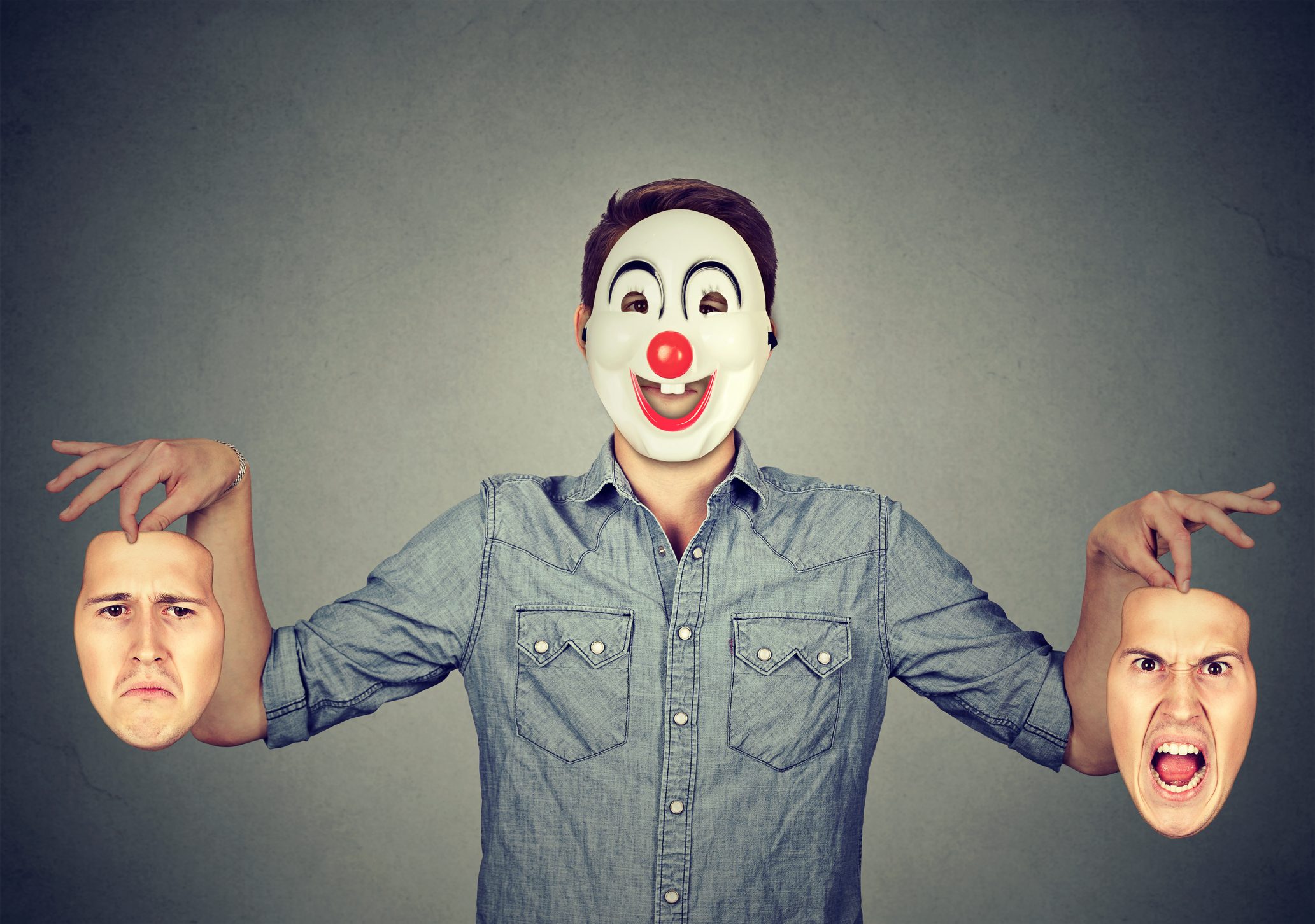 طبيبك المؤتمن ليس سوياً ومذيعك المفضل نرجسي.. 10 وظائف مرموقة يتفوق بها المريض النفسي على الشخص الطبيعيي