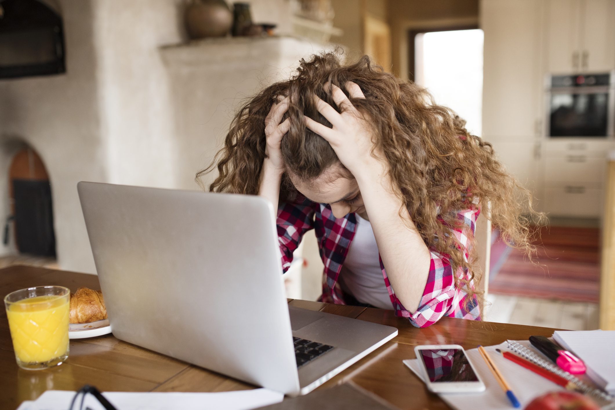 دعوى قضائية جماعية ضد شركة آبل.. مستخدمو أجهزة ماك بوك غاضبون!