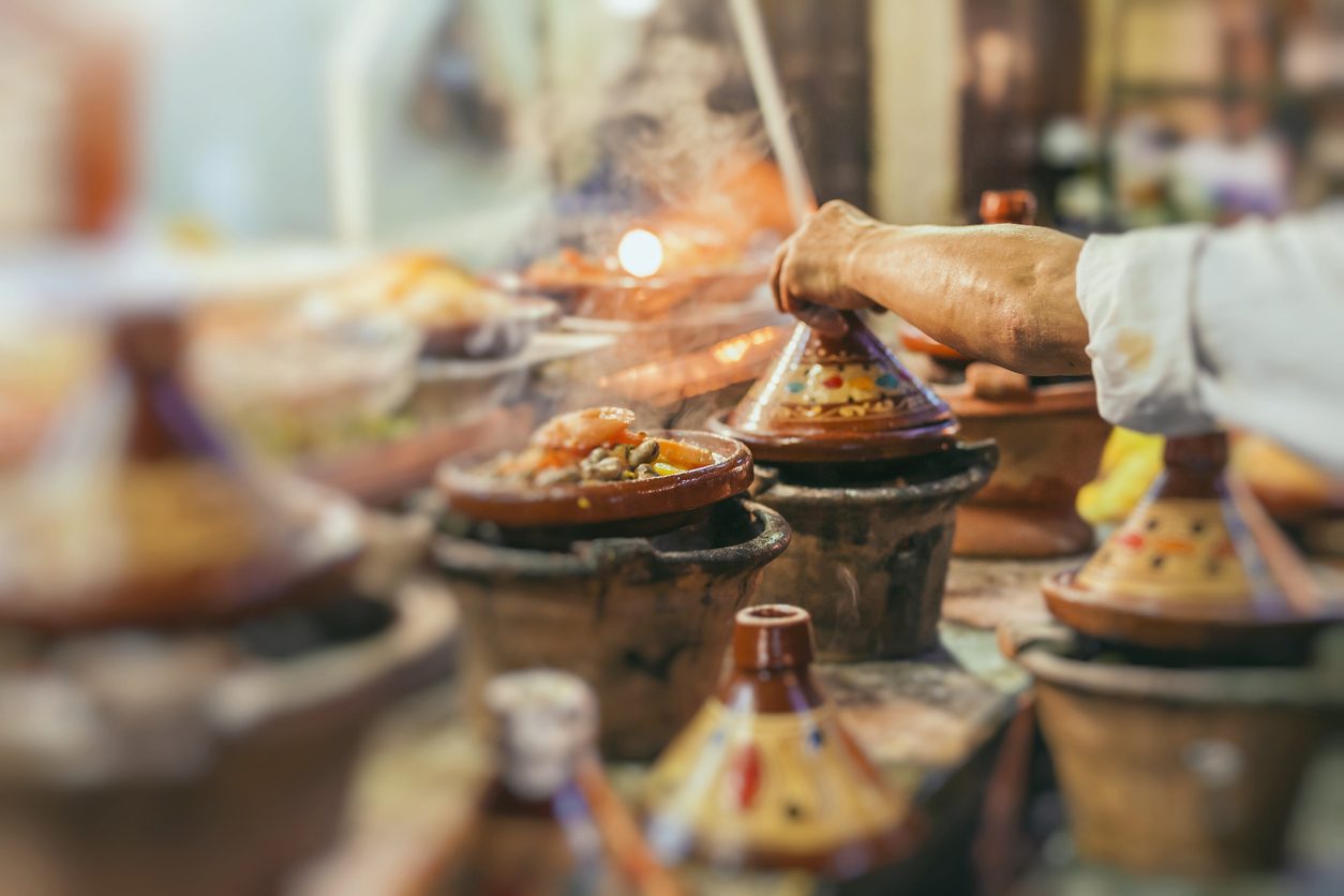 كلينتون وأمراء الخليج يعشقونها، ويطلبونها بالاسم..  سرّ هذه الأطباق يكشفها طباخ الملوك والحكام