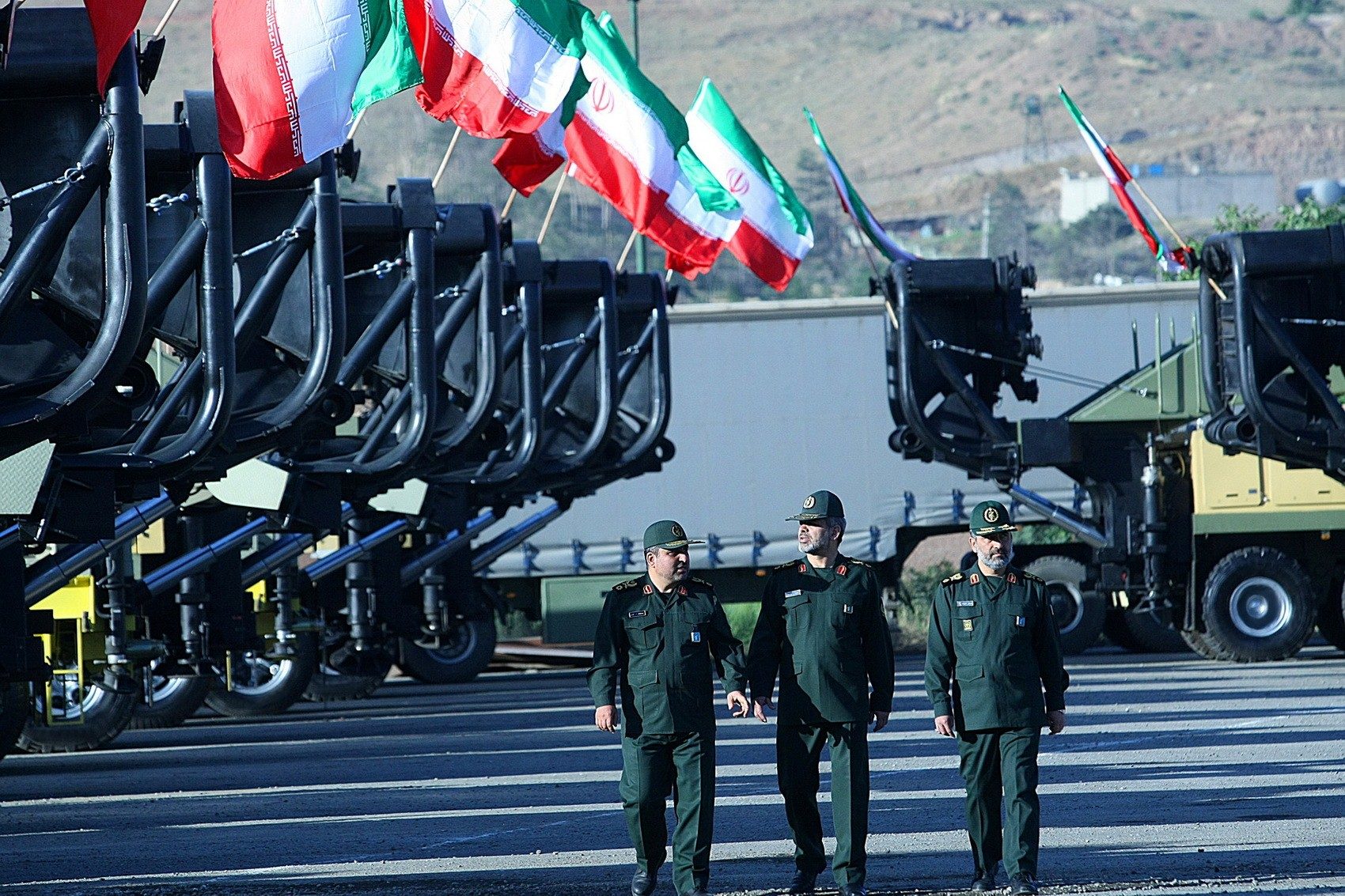 إيران تحذِّر السعودية والإمارات وتطالب باكستان بملاحقة منفذي هجوم الحرس الثوري.. وإلا شنَّت عملاً عسكرياً