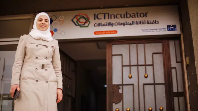 مبرمجون بين أنقاض الحرب.. ازدهار أعمال البرمجة في سوريا رغم القتال العنيف