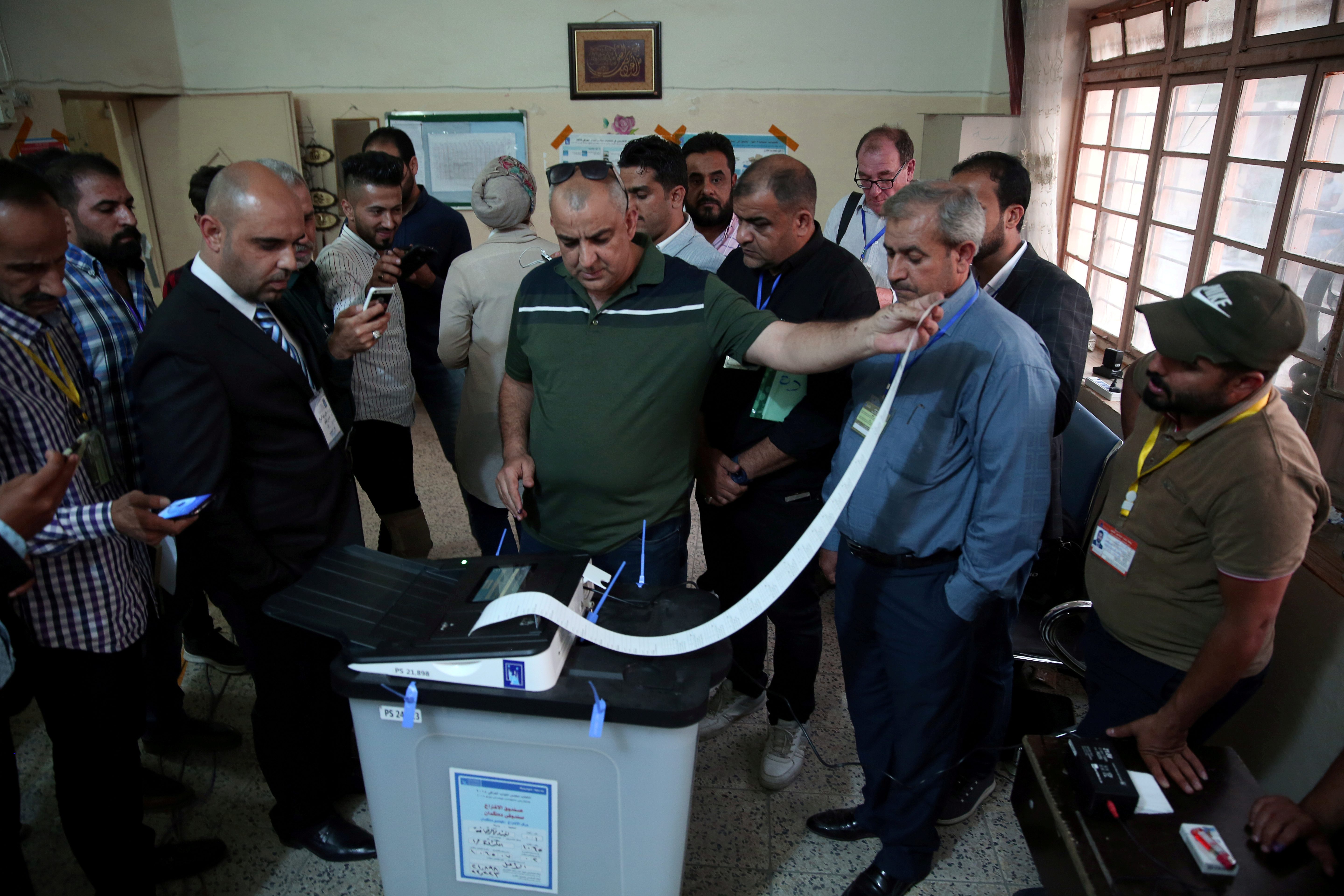 الأحزاب الخاسرة ألقت ورقتها الأخيرة بقرار برلماني ضد مفوضية الانتخابات.. العراق لا يستطيع تشكيل الحكومة في انتظار المحكمة الاتحادية