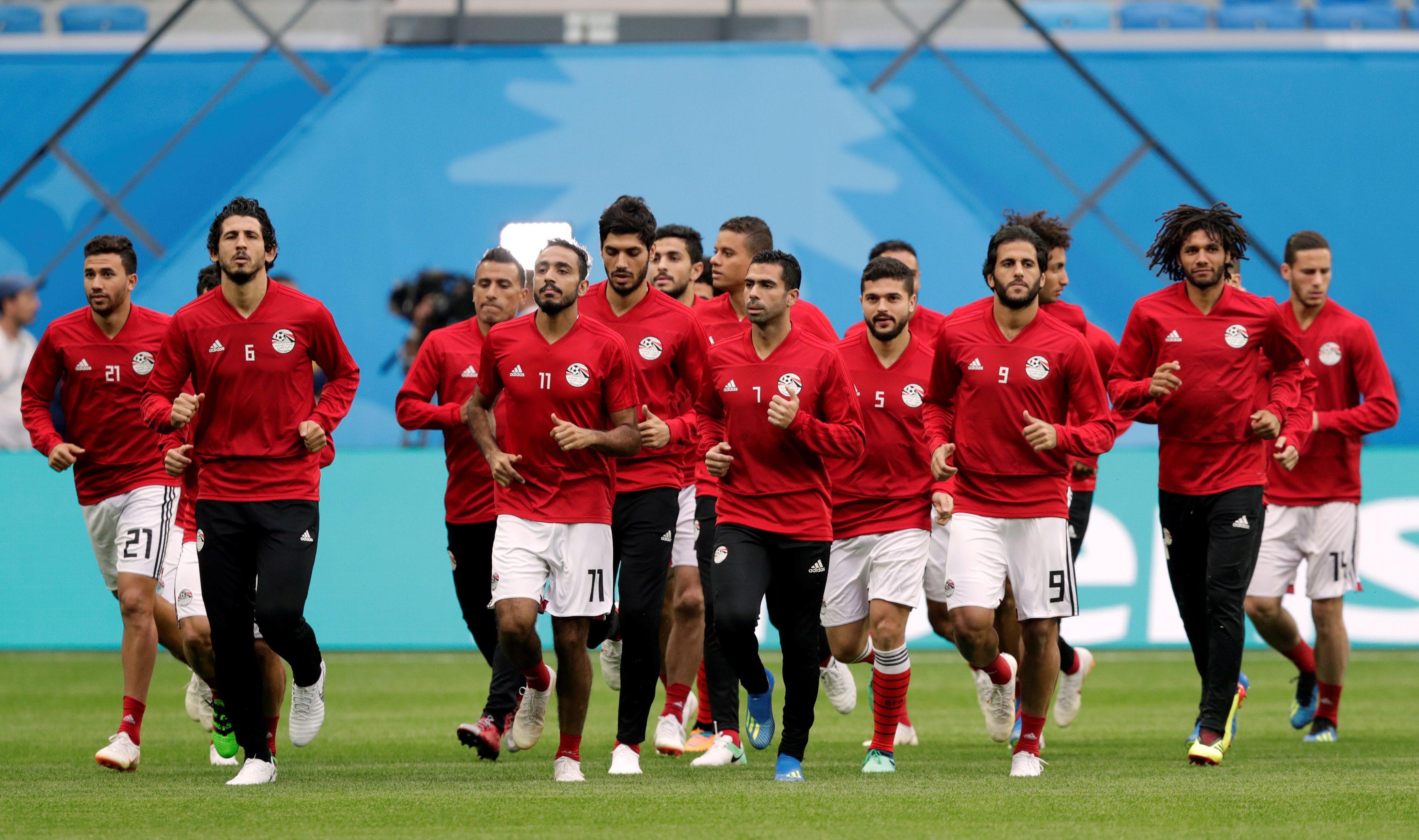 قناة سعودية تخترق الفريق المصري وتسرب فيديوهات لأعضائه عبر واتساب.. قناة مصرية تهدد اتحاد الكرة!