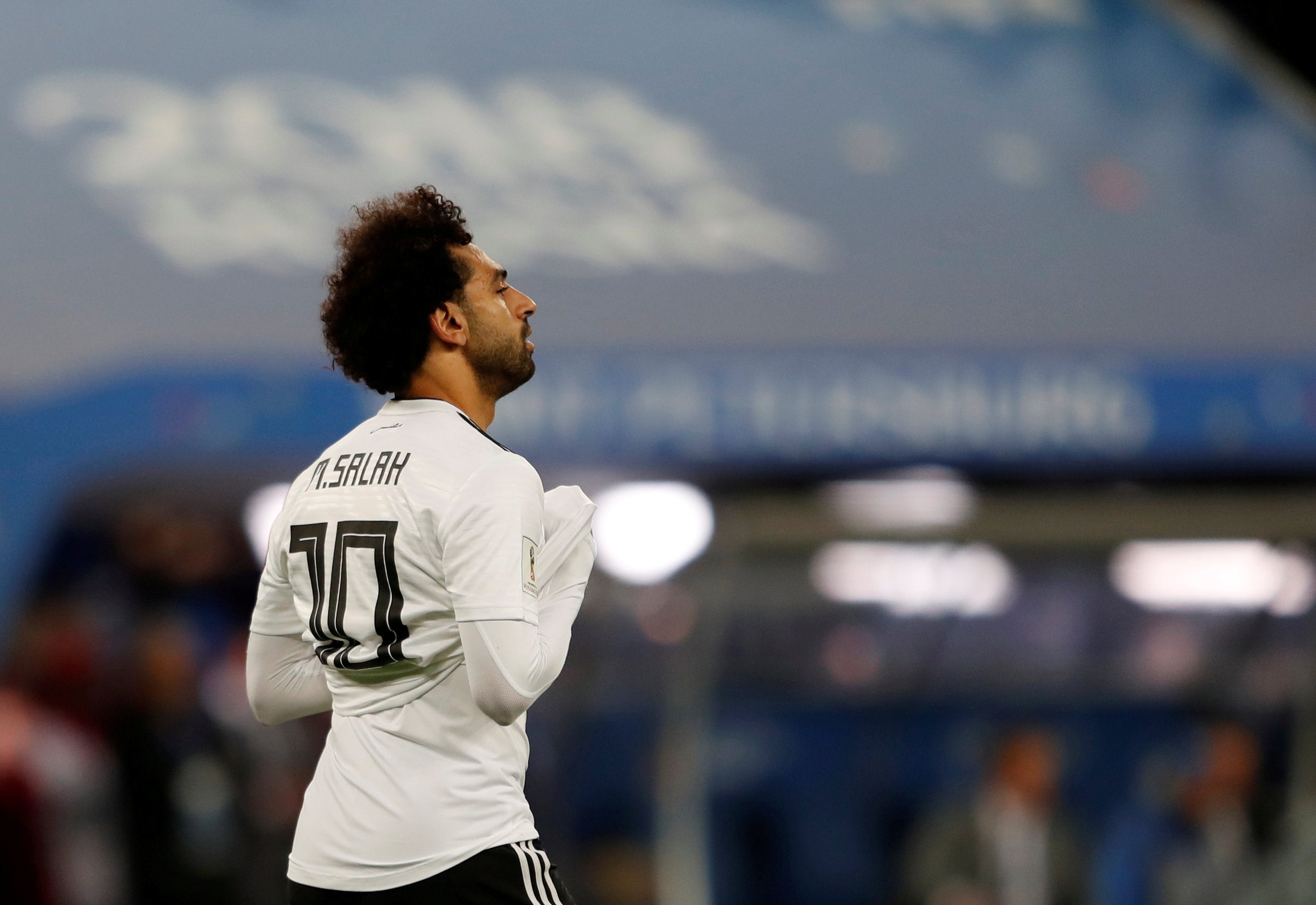 “سئمتُ من تلك الشائعات حول منتخبنا” – عضو الاتحاد المصري لكرة القدم: “تقارير اعتزال محمد صلاح دولياً كذبة كبيرة”!
