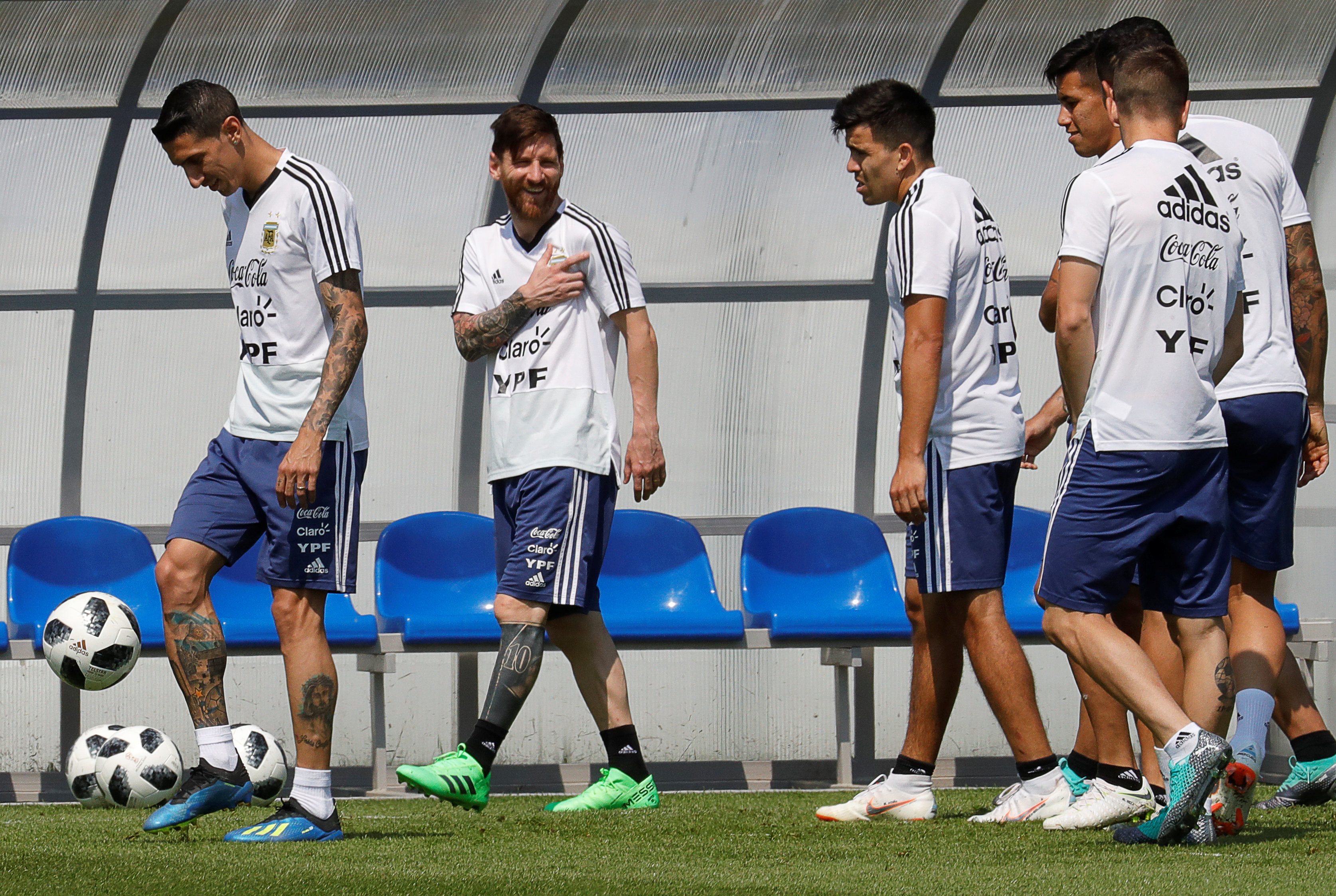في مباراة الأرجنتين ونيجيريا المقبلة.. لاعبو المنتخب هم من سيقررون تشكيلة الفريق بعد الإطاحة بسامباولي