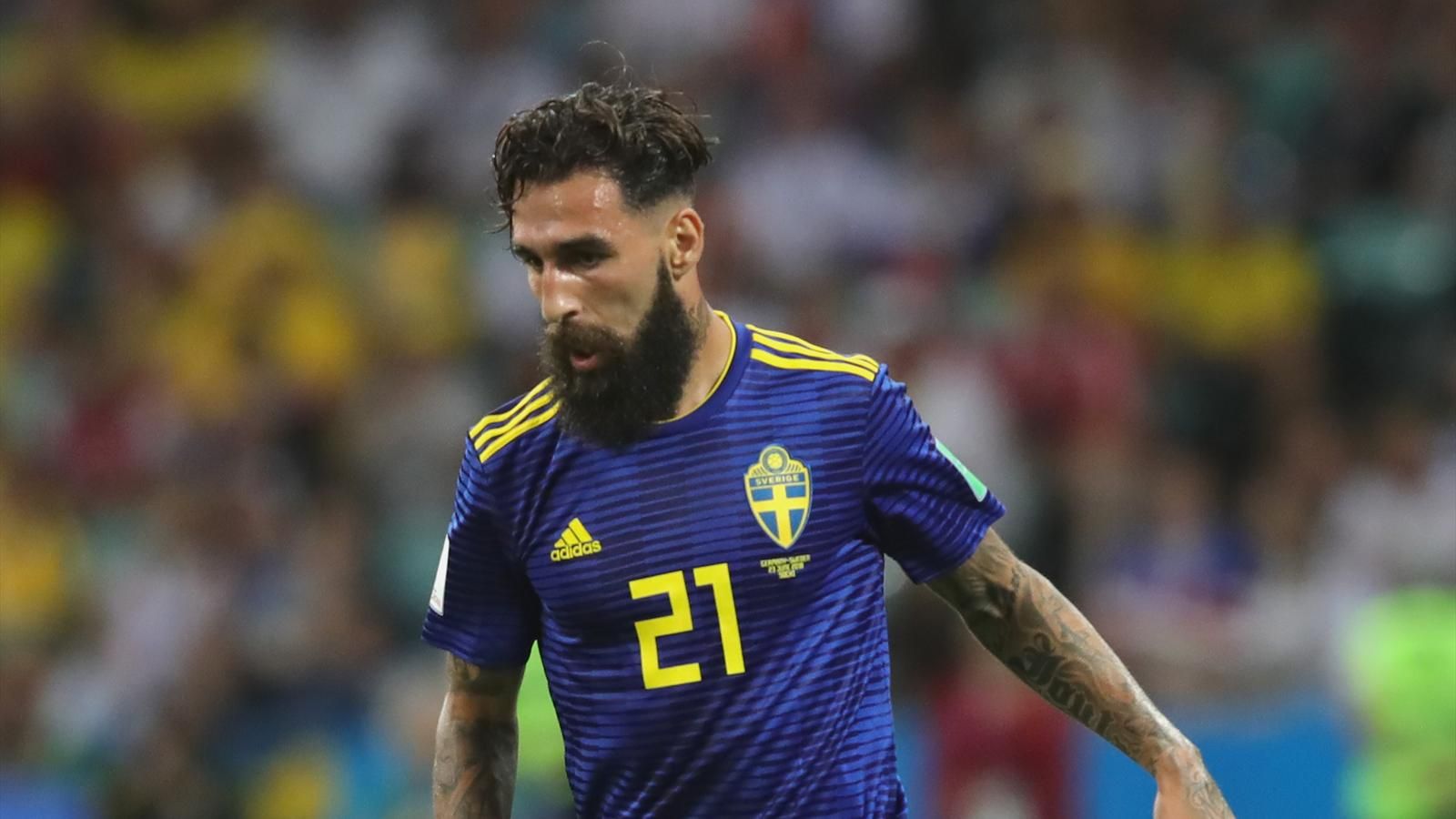 وصفوه بـ”الشيطان العربي” وهددوا عائلته.. اللاعب دورماز يتحدث عمّا تعرض له بعد مباراة ألمانيا والسويد