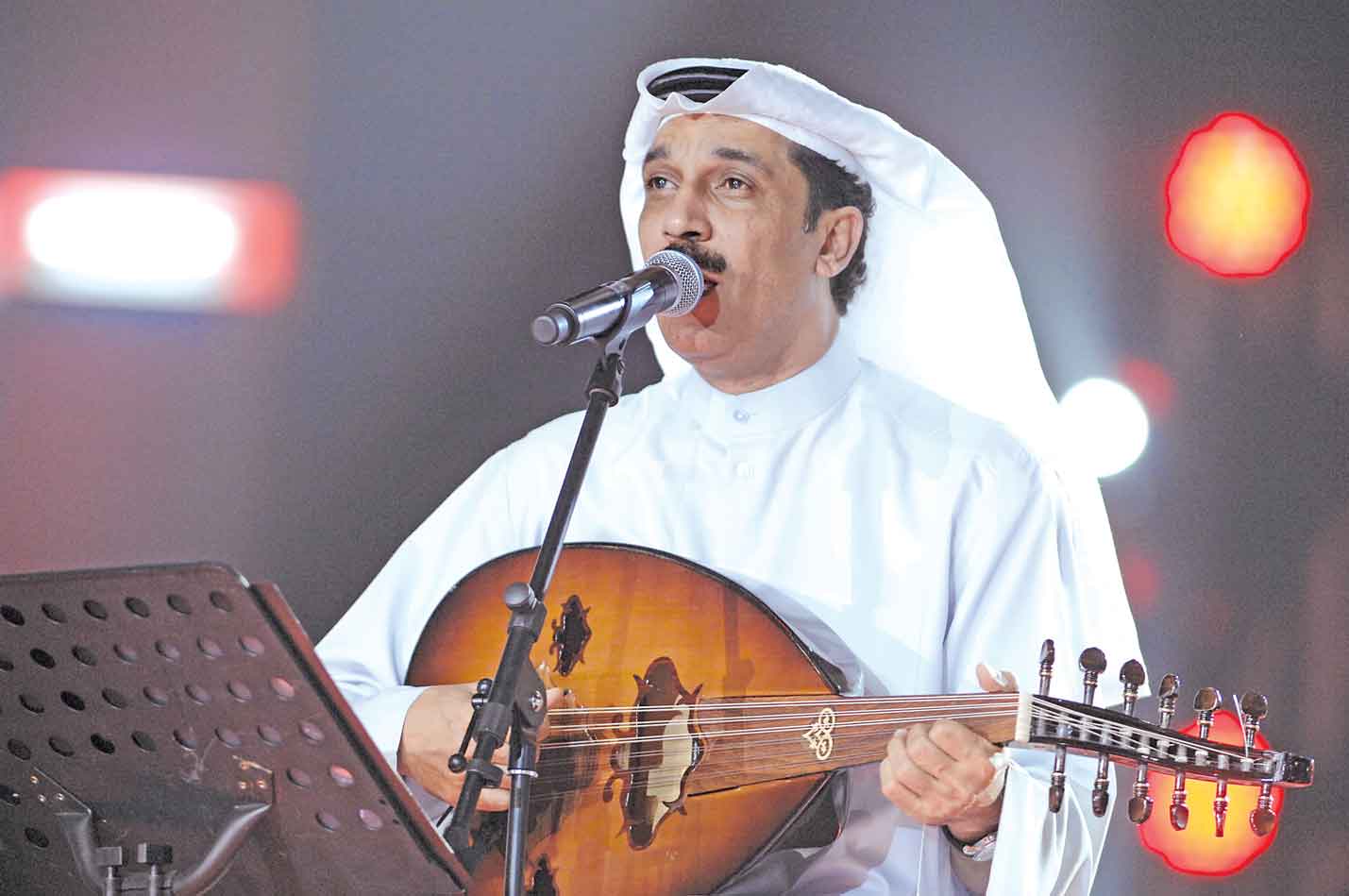 سفير الأغنية الخليجية يتغيب بشكلٍ مفاجئ عن حفله بالسعودية.. عبدالله الرويشد يتعرض لأزمة صحية وينقل للمستشفى
