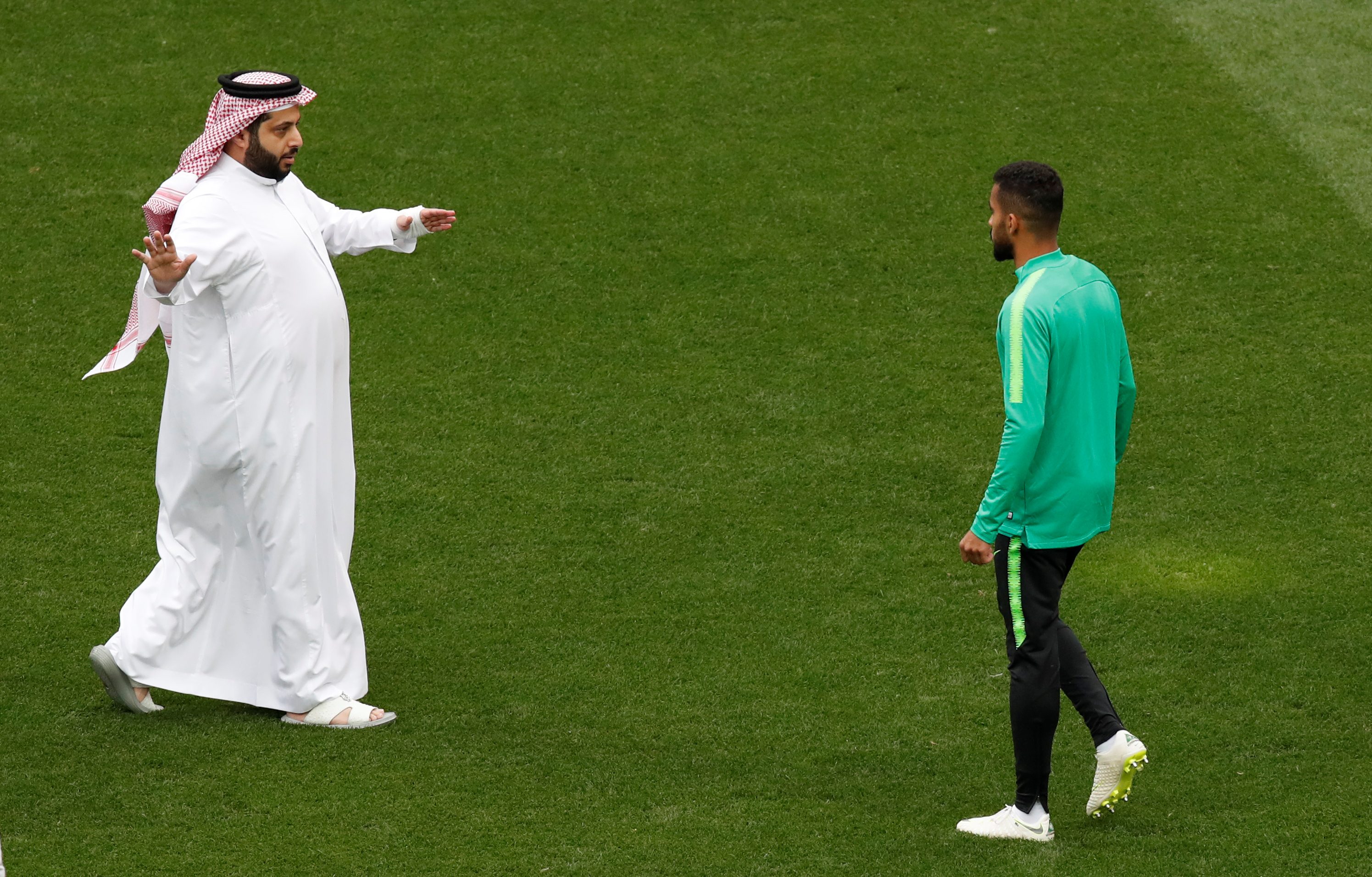 تركي آل الشيخ: لاعبو السعودية “سوّدوا وجهي”.. ولست صاحب “الخطط المدروسة”