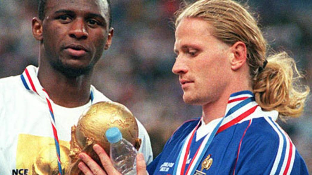 لاعب فرنسي سابق: على ميسي أن يخجل من نفسه.. لا أشعر بالتعاطف معه إطلاقاً!