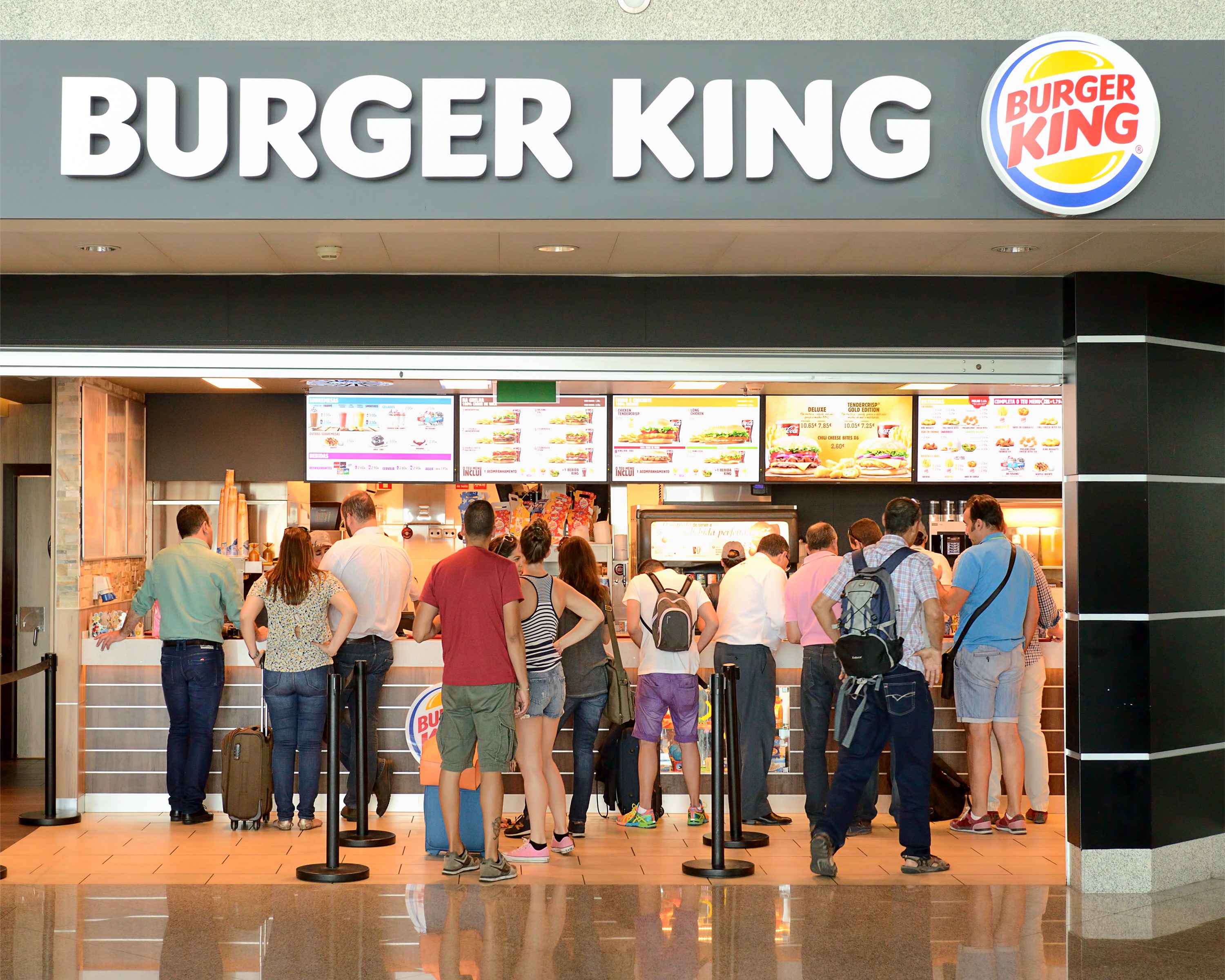 بعد التقاط مقاطع لـ”فئران” تجري داخل أكياس الخبز.. إغلاق أحد فروع Burger King بأميركا (فيديو)