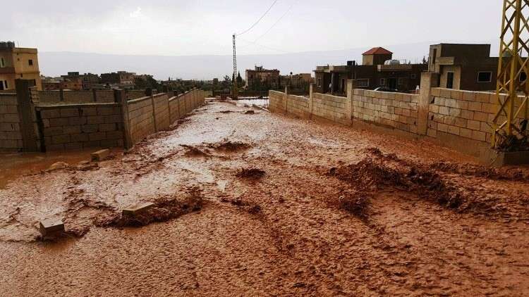 السيول الأقوى منذ 100 عام مرَّت على لبنان – مشاهد مخيفة وخسائر مادية ضخمة ووفاة سيّدة خنقاً في منزلها! (فيديو)
