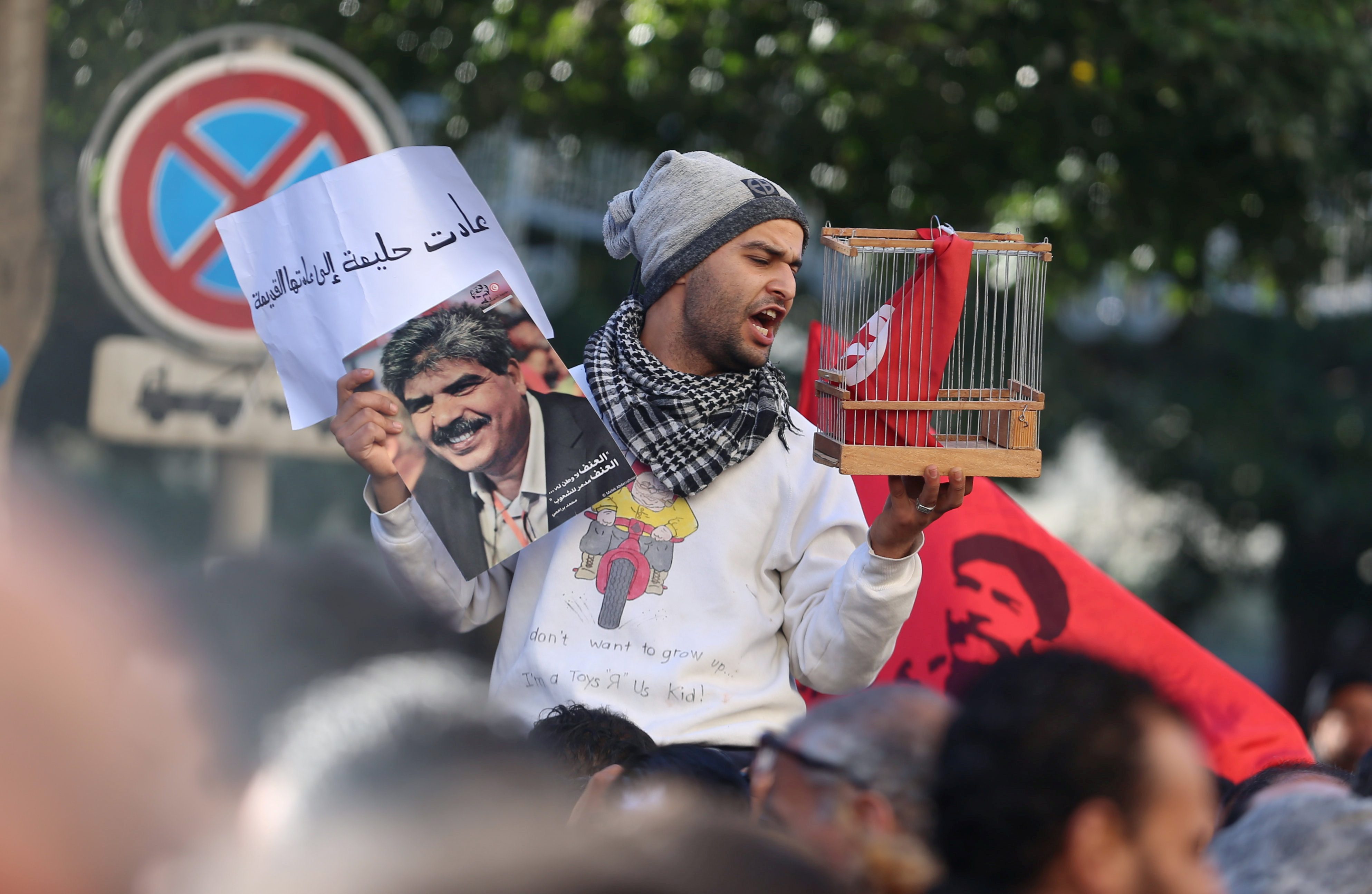 عذَّبوهم وتسببوا في قتل العشرات منهم طيلة 60 عاماً، والآن يمنعونهم من أخذ “حقوقهم”.. هكذا يُعرقل رموز النظام السابق بتونس محاسبة «الديكتاتورية»