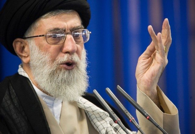 خامنئي يترأس اجتماع الحكومة الإيرانية ويُخيِّر الاتحاد الأوروبي: إما ضمانات فعلية أو الانسحاب من الاتفاق النووي