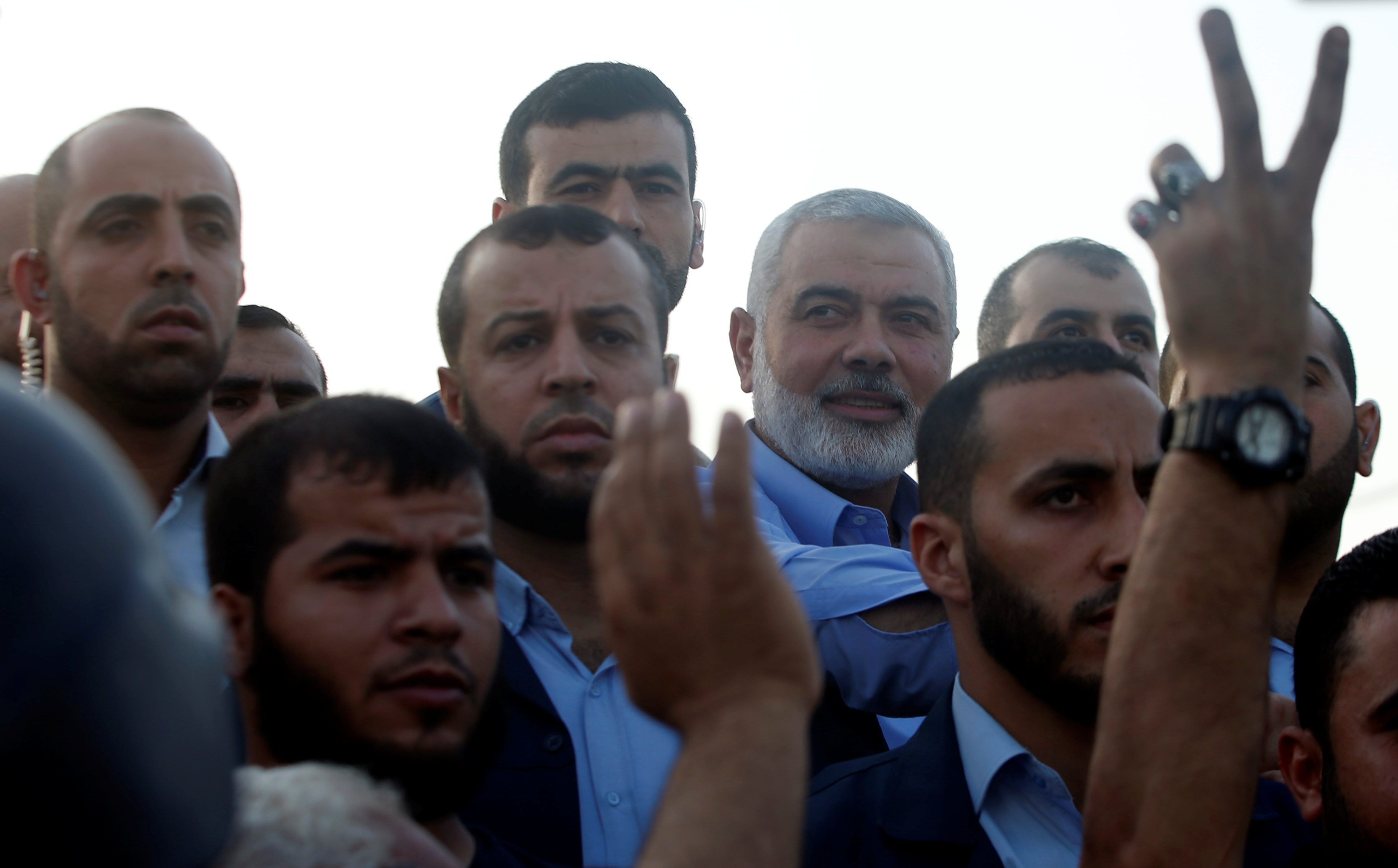 تحت وقع القصف الإسرائيلي لقطاع غزة ومقتل قيادي حمساوي.. إسماعيل هنية يقول للقاهرة إنهم موافقون على ورقة المصالحة المصرية وهذه أبرز تفاصيلها