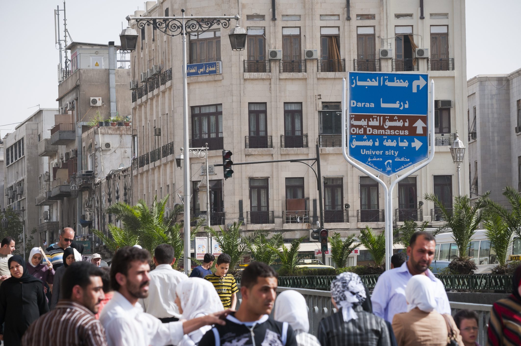 لفقت خطف زوجها بدمشق وطلبت من والديه فدية وإلا “قطع رأسه”.. تفاصيل العملية التي انتهت بالشابين في السجن!