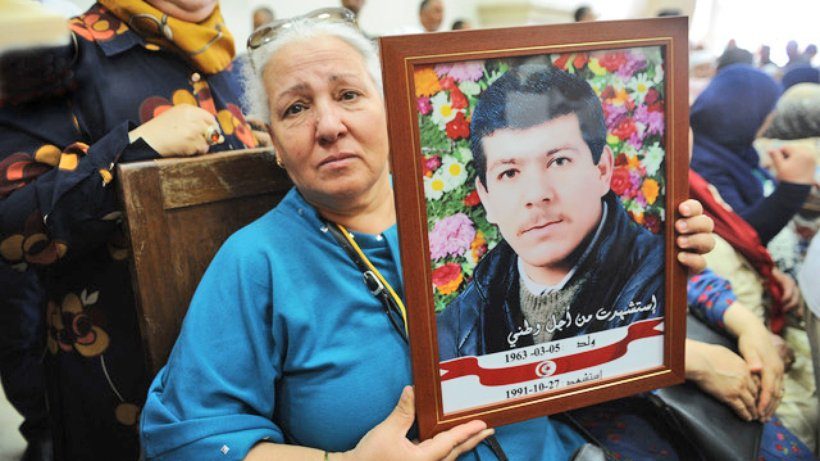 عذَّبوهم وتسببوا في قتل العشرات منهم طيلة 60 عاماً، والآن يمنعونهم من أخذ “حقوقهم”.. هكذا يُعرقل رموز النظام السابق بتونس محاسبة «الديكتاتورية»