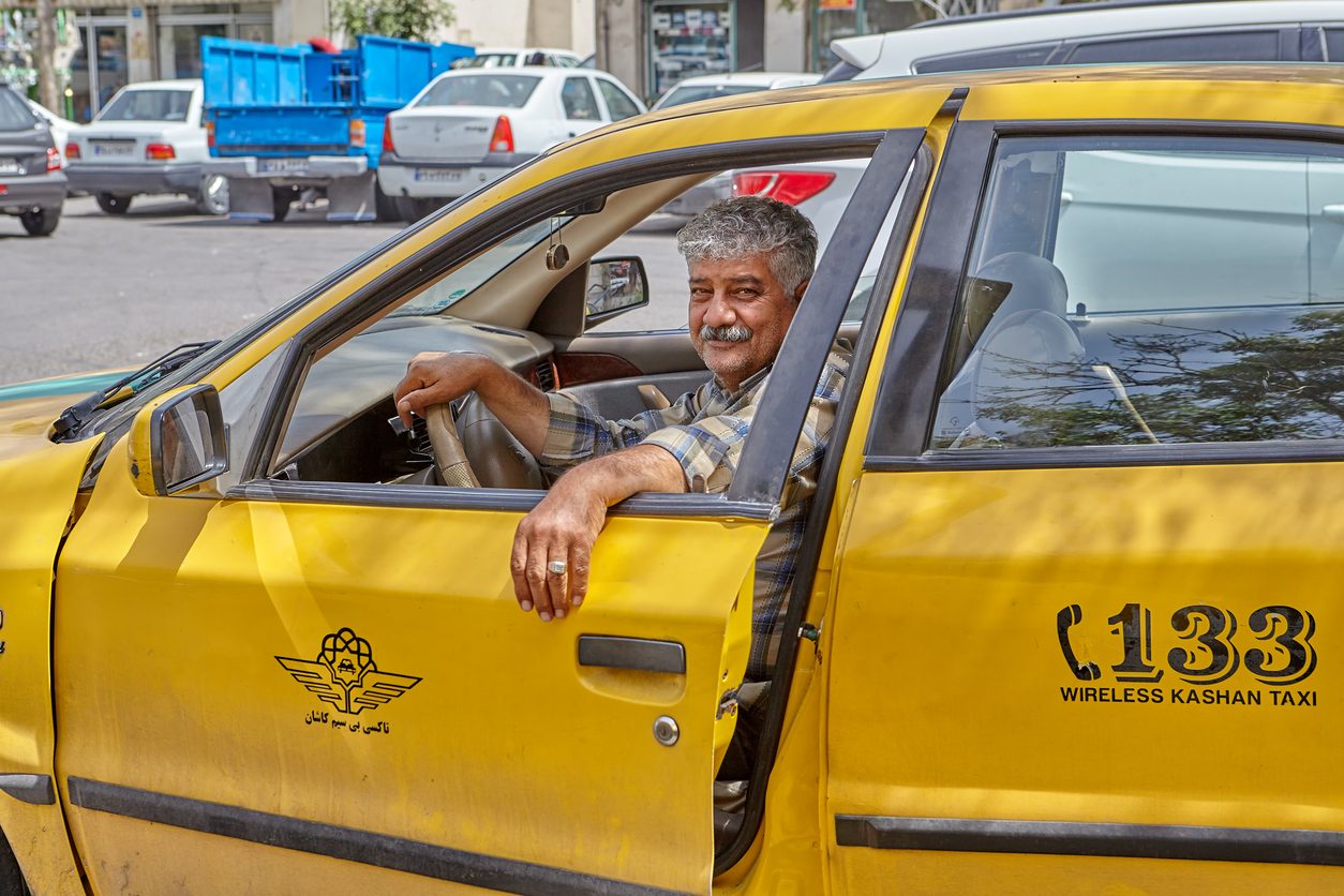 هرب من سجن الخميني إلى تركيا.. قصة الإيراني الذي أراد أن يُصورني في حفل زفافي
