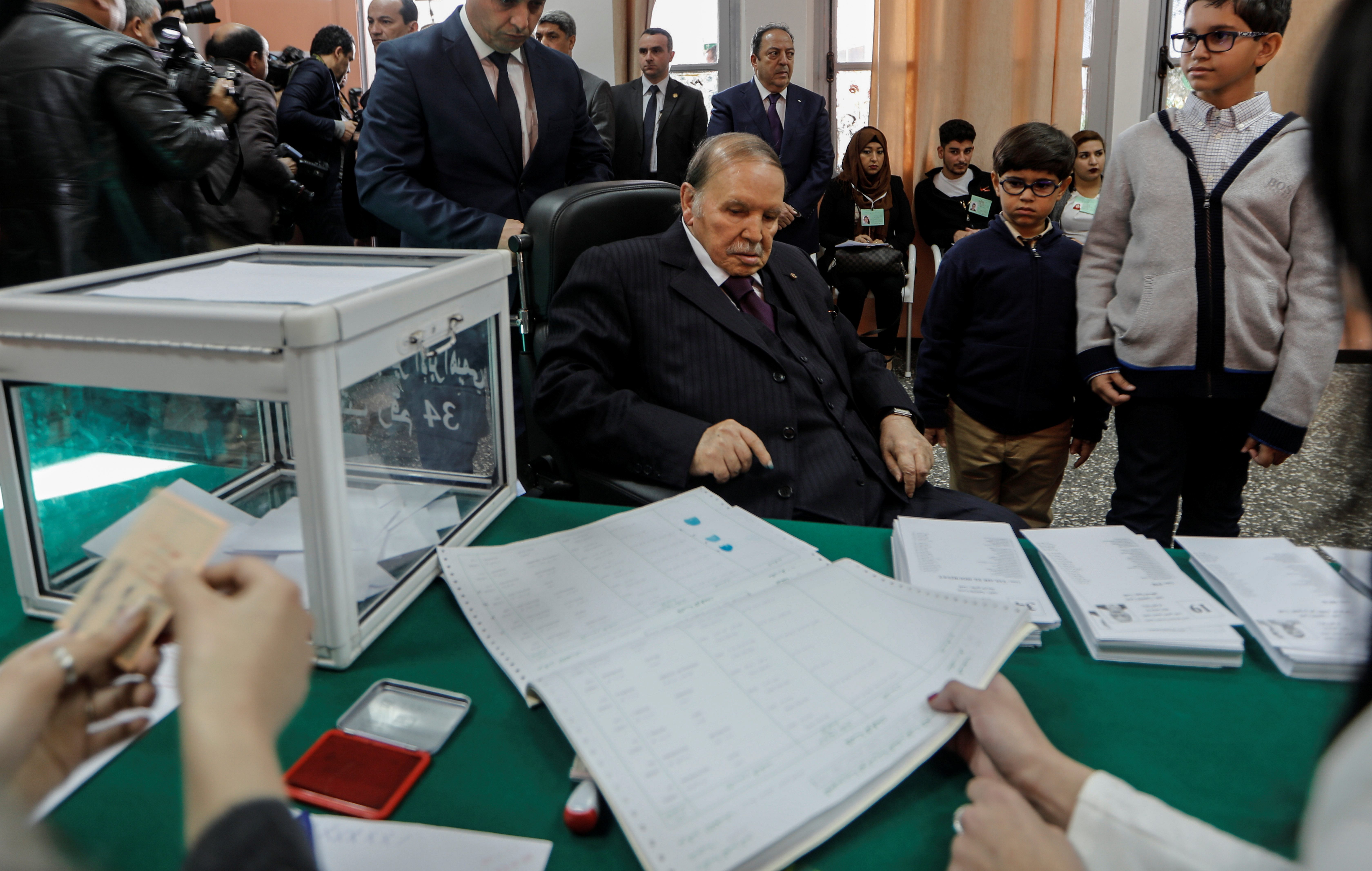 انتخاب بوتفليقة الانتخابات الرئاسية في الجزائر الرئيس عبد العزيز بوتفليقة الانتخابات الرئاسية في الجزائر