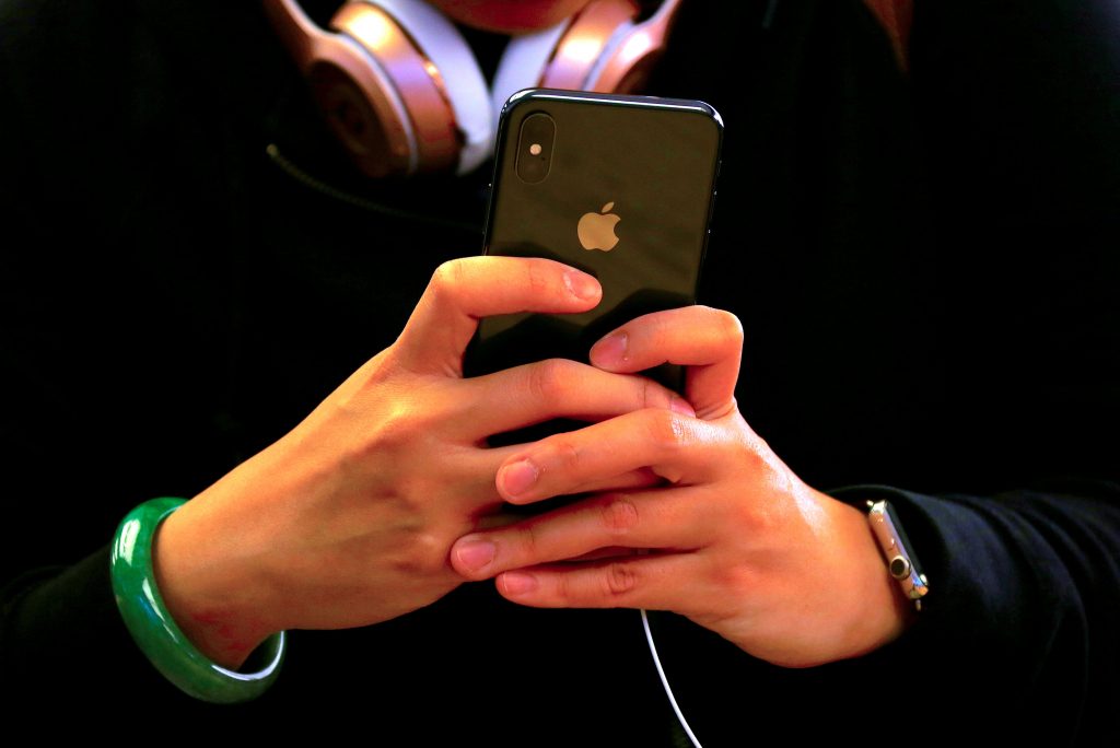 مفاجآة آبل.. خاصيّة جديدة ستكون في هواتف iPhone المنتظرة