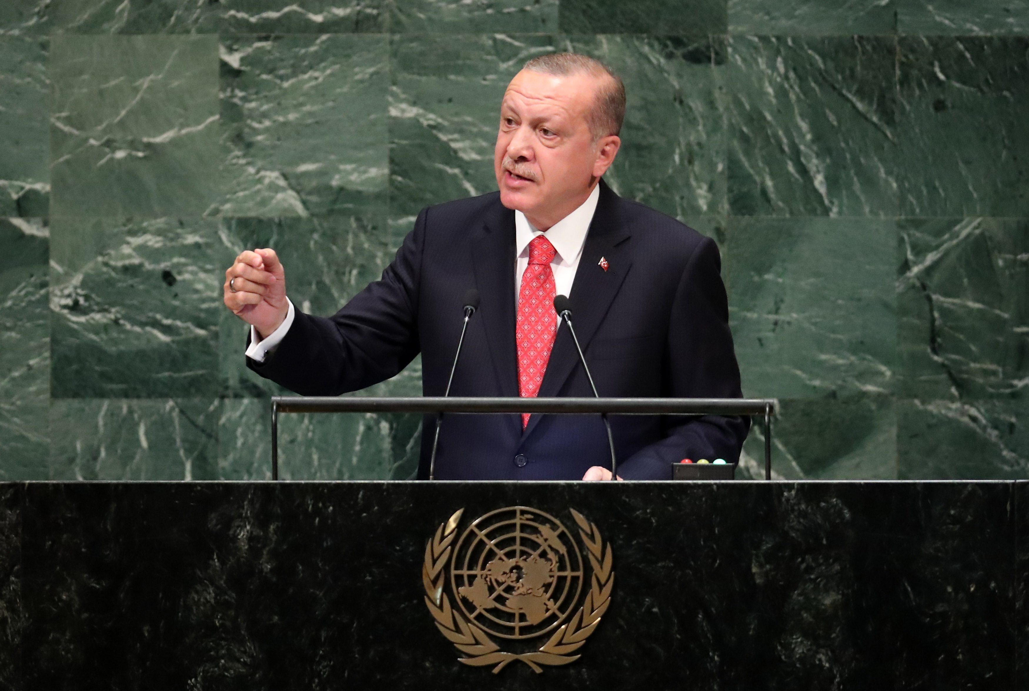 أردوغان يغادرة قاعة الأمم المتحدة