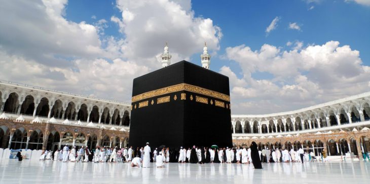 السعودية تبدأ إجراءاتها لزيادة عدد المعتمرين وتسهّل إجراءات دخولهم إلى المملكة   