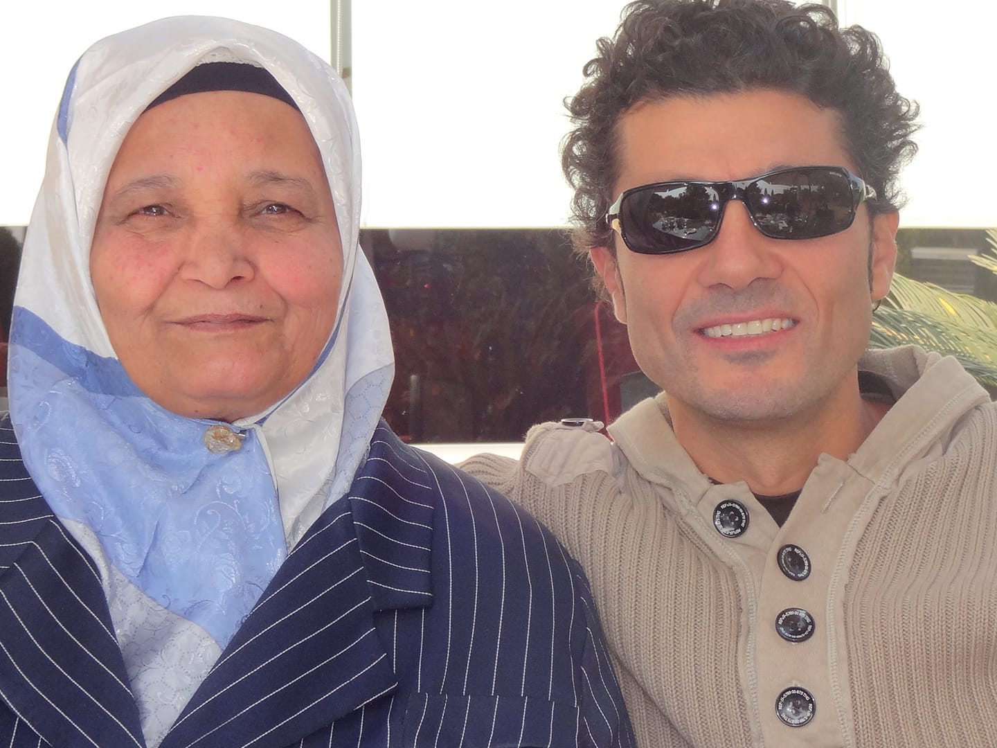 الفنان خالد النبوي يرفض تلقي العزاء في والدته.. لهذا السبب