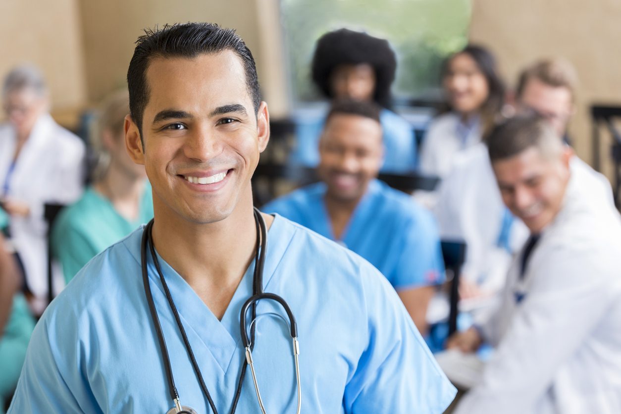 نجا من الموت 4 مرات ودرس الطب في الجامعة ليحقق حلم الطفولة رغم المرض!