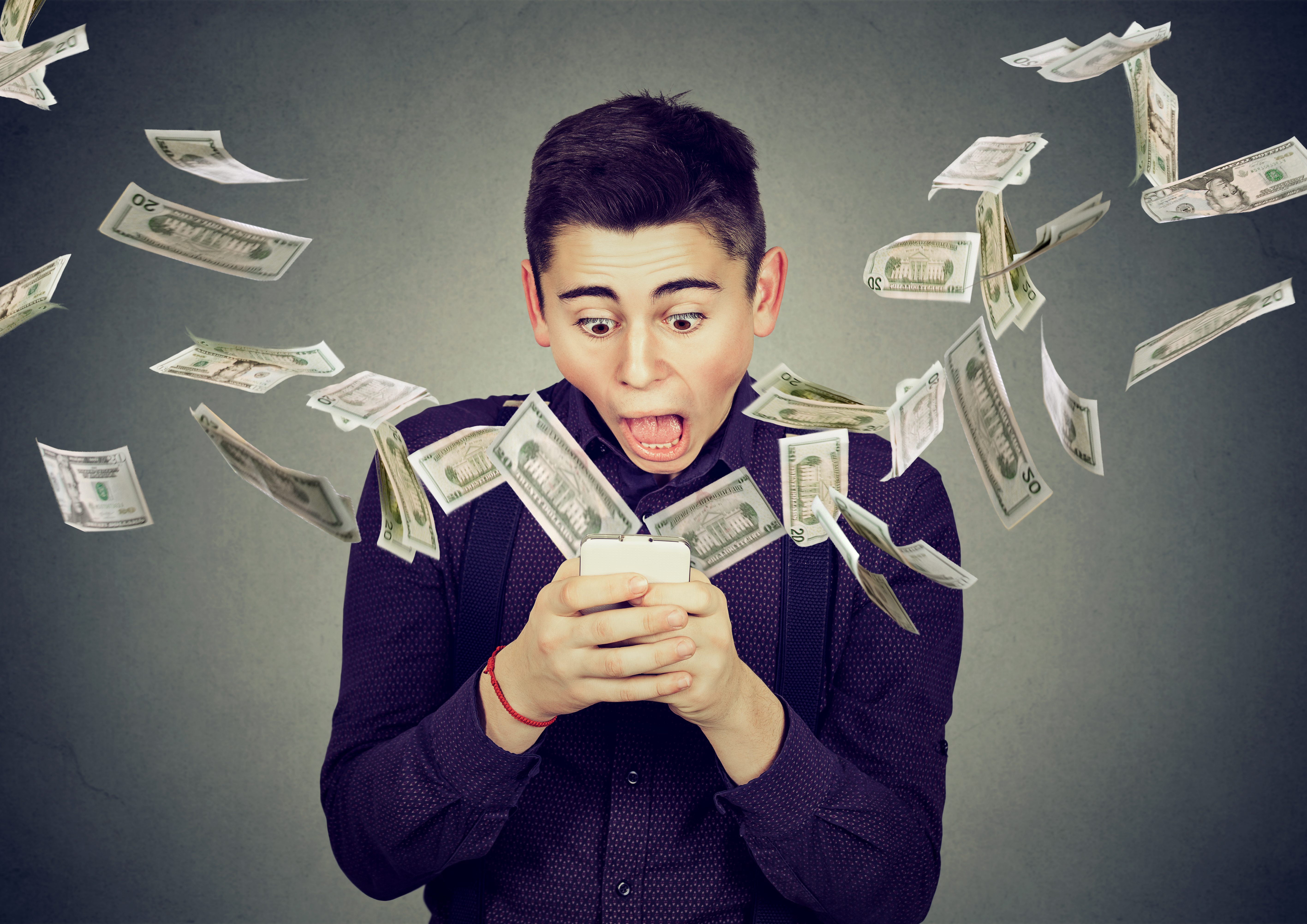 أعجبك أحد أجهزة iPhone الجديدة ولا تملك المال الكافي لشرائه؟ إليك عدّة طرق سريعة لاقتنائه