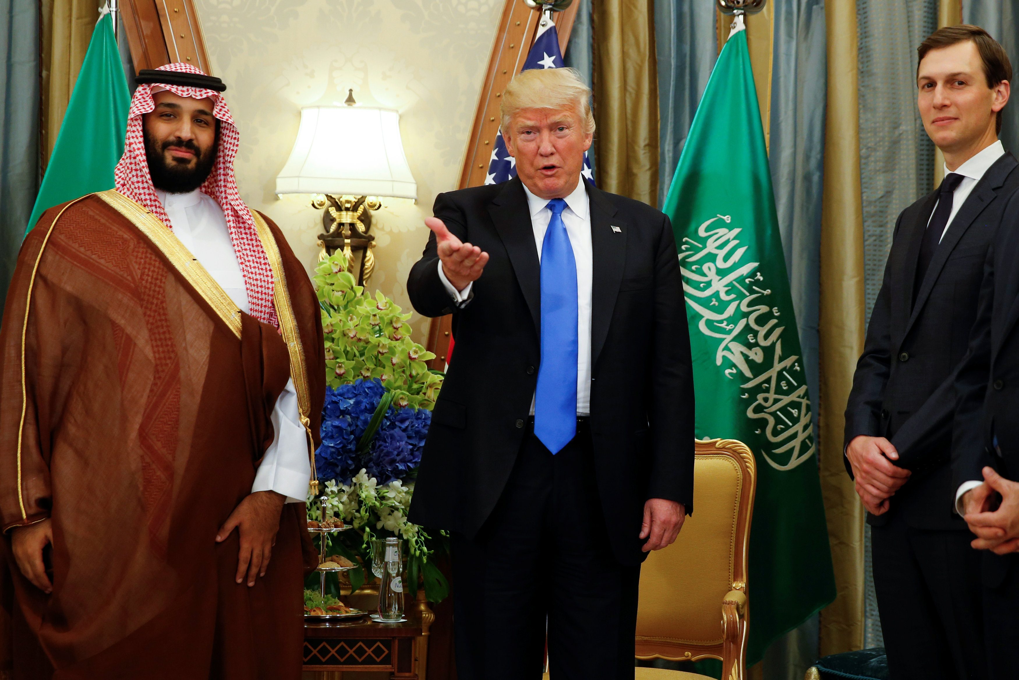 ترامب وكوشنر وولي العهد السعودي محمد بن سلمان (أرشيفية) / رويترز
