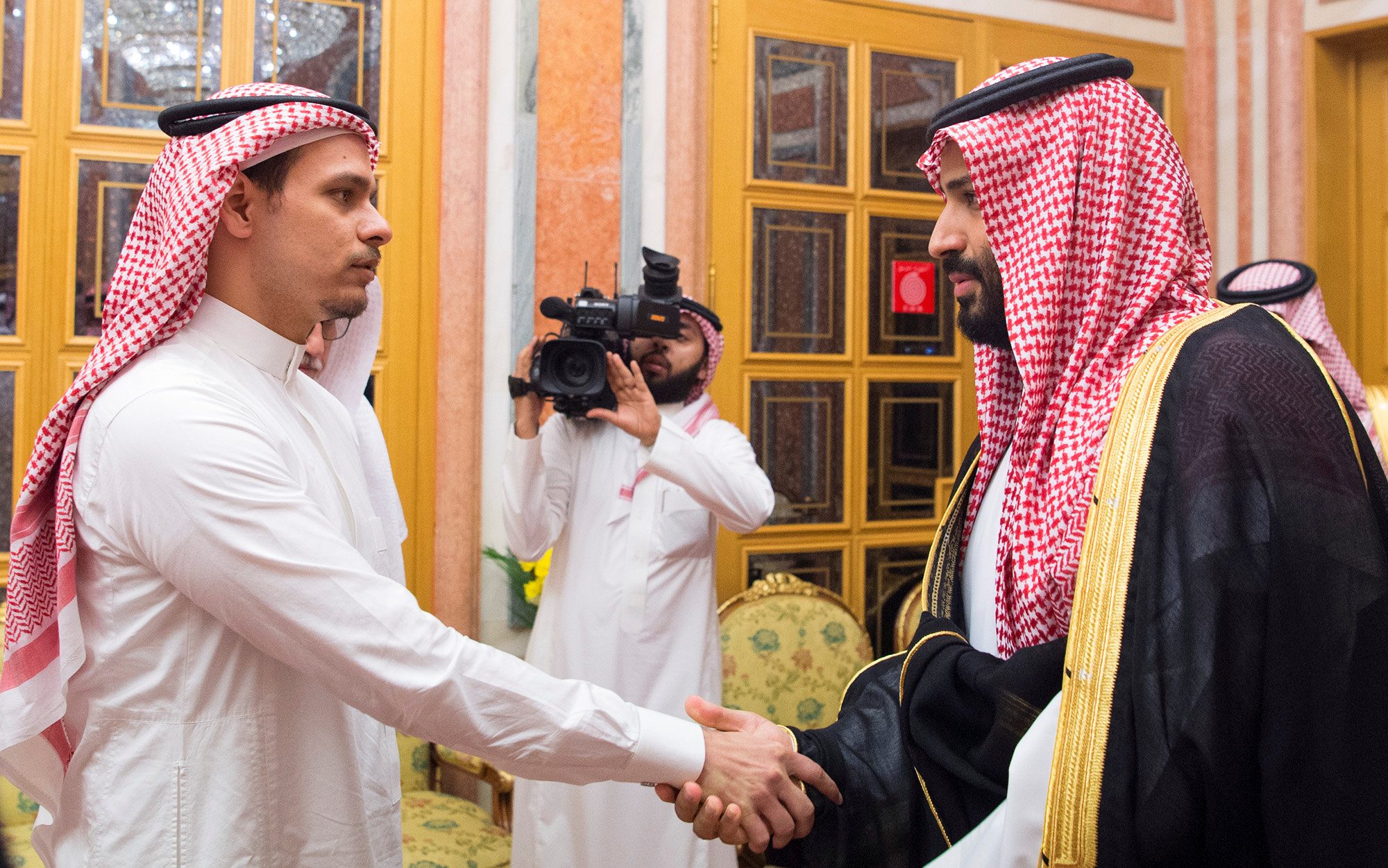 ولي العهد السعودي يستقبل نجل الراحل جمال خاشقجي