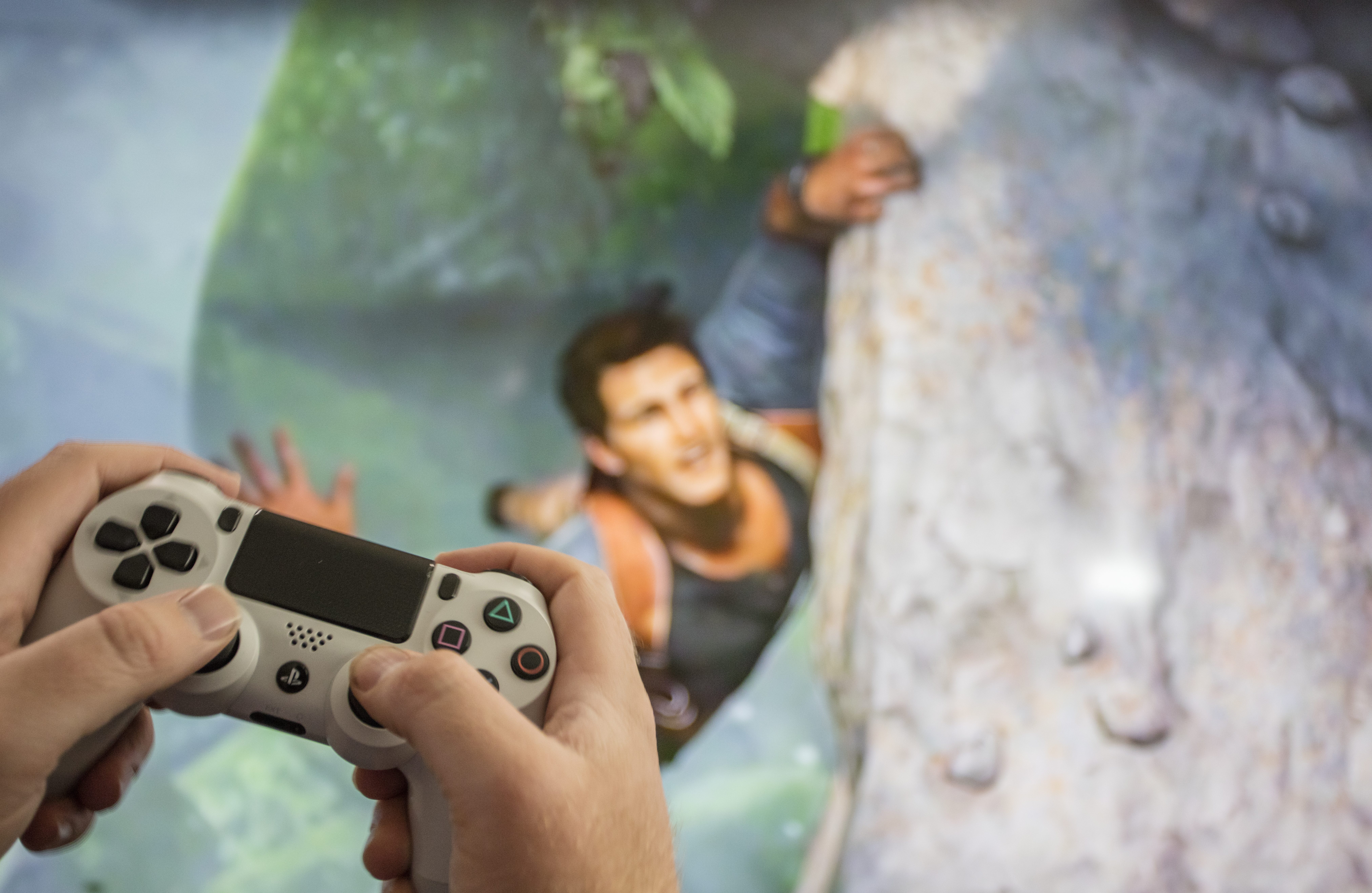 رسالة خبيثة تعطل منصات PlayStation 4 / iStock