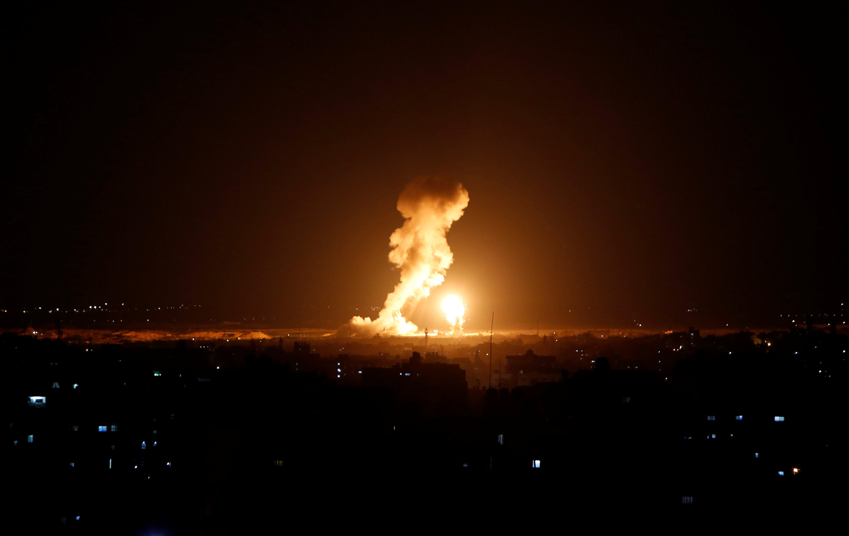 مقتل فلسطينيَّين بقصف جوي ومدفعي إسرائيلي يستهدف قطاع غزة
