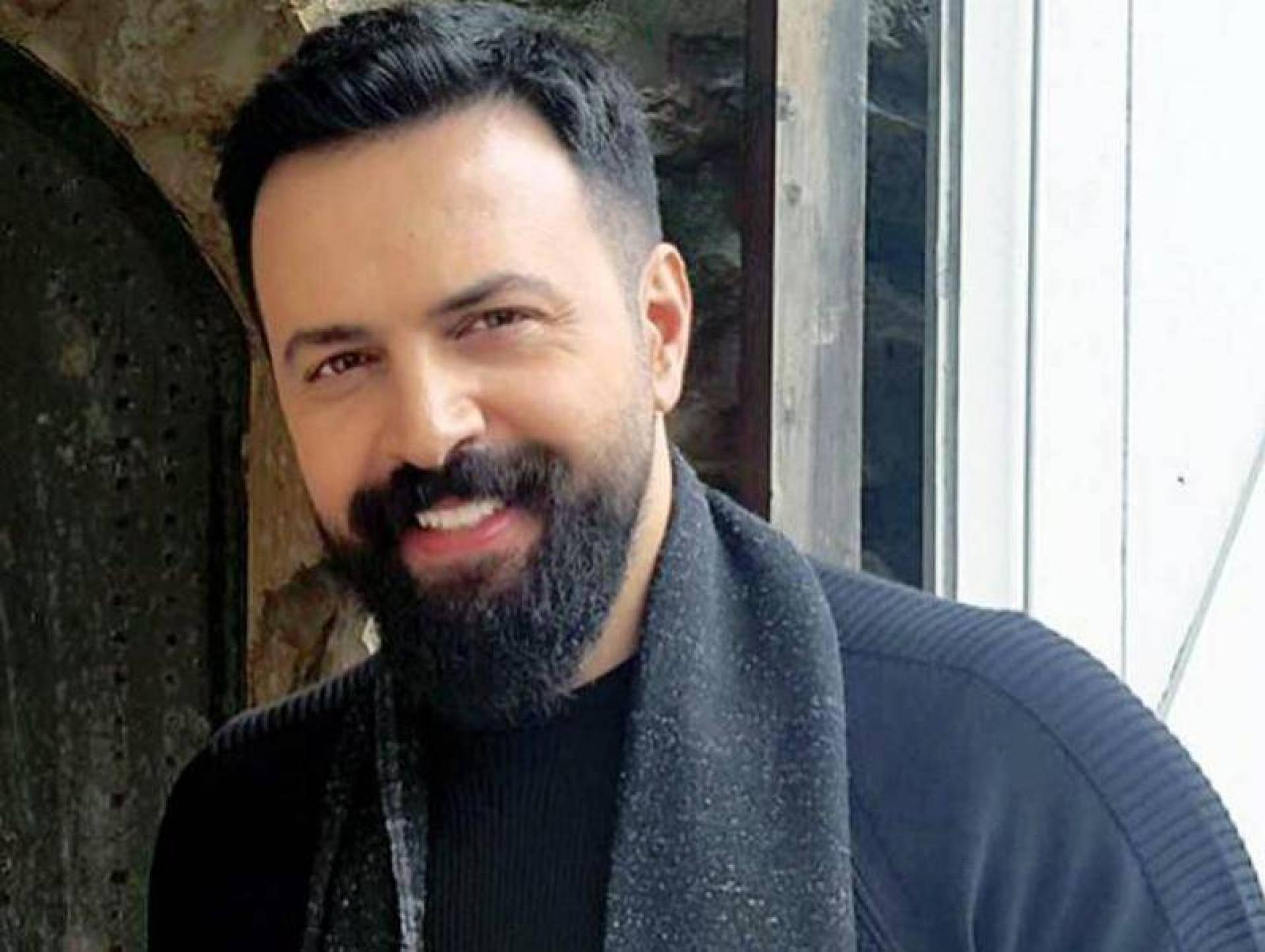 تيم حسن ينشر صورة لشقيقه الأصغر