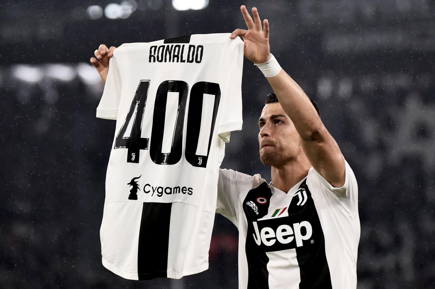 الرقم الأكبر في التاريخ.. يوفنتوس يكرّم رونالدو بعد تسجيله 400 هدف في الدوريات الأوروبية الكبرى