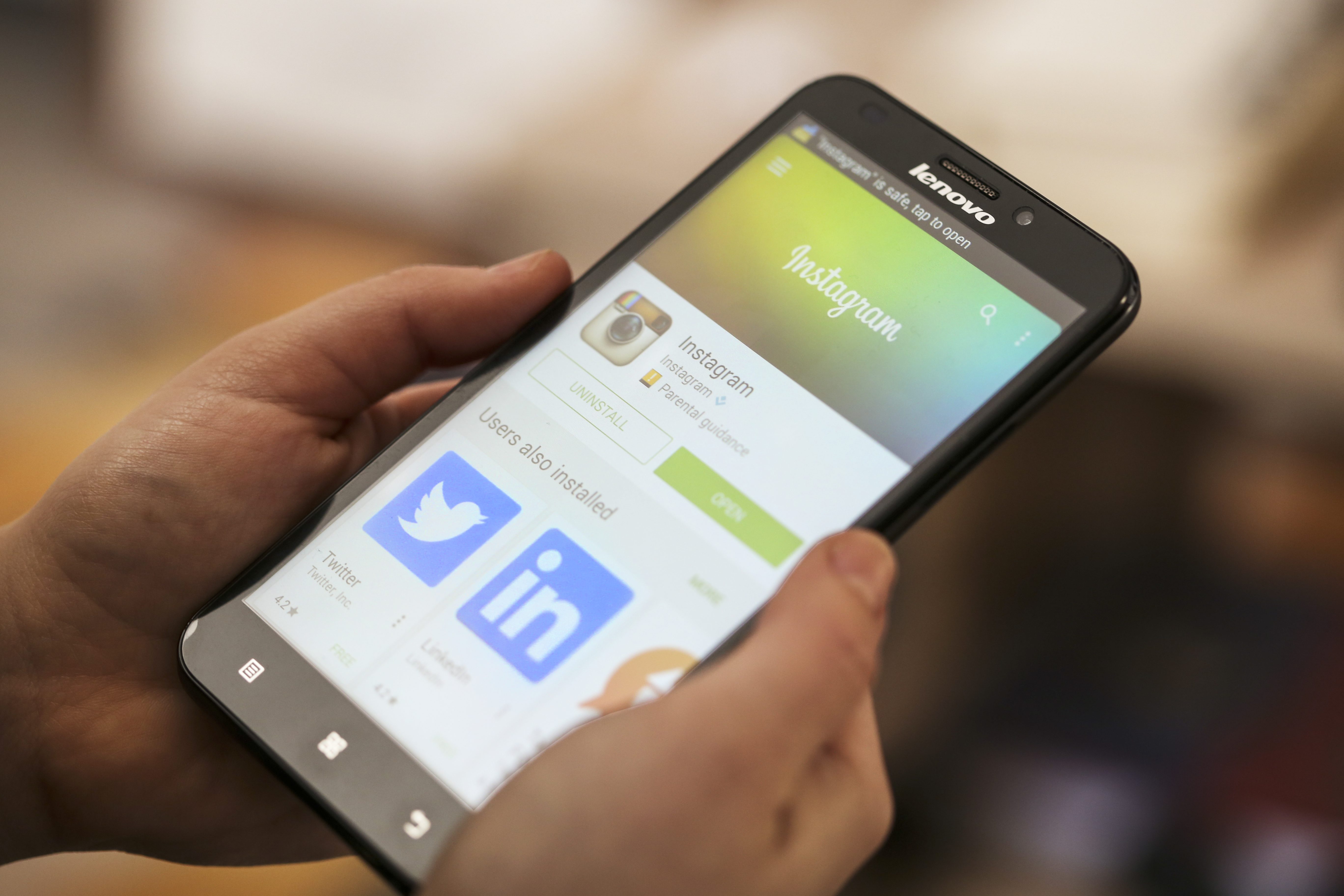 Instagram يضيف ميزات تسوقية جديدة لتسهيل عمليات الشراء