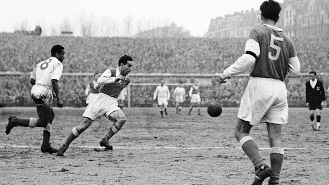 لاعب عربي يلقب بالجوهرة السوداء قبل بلية