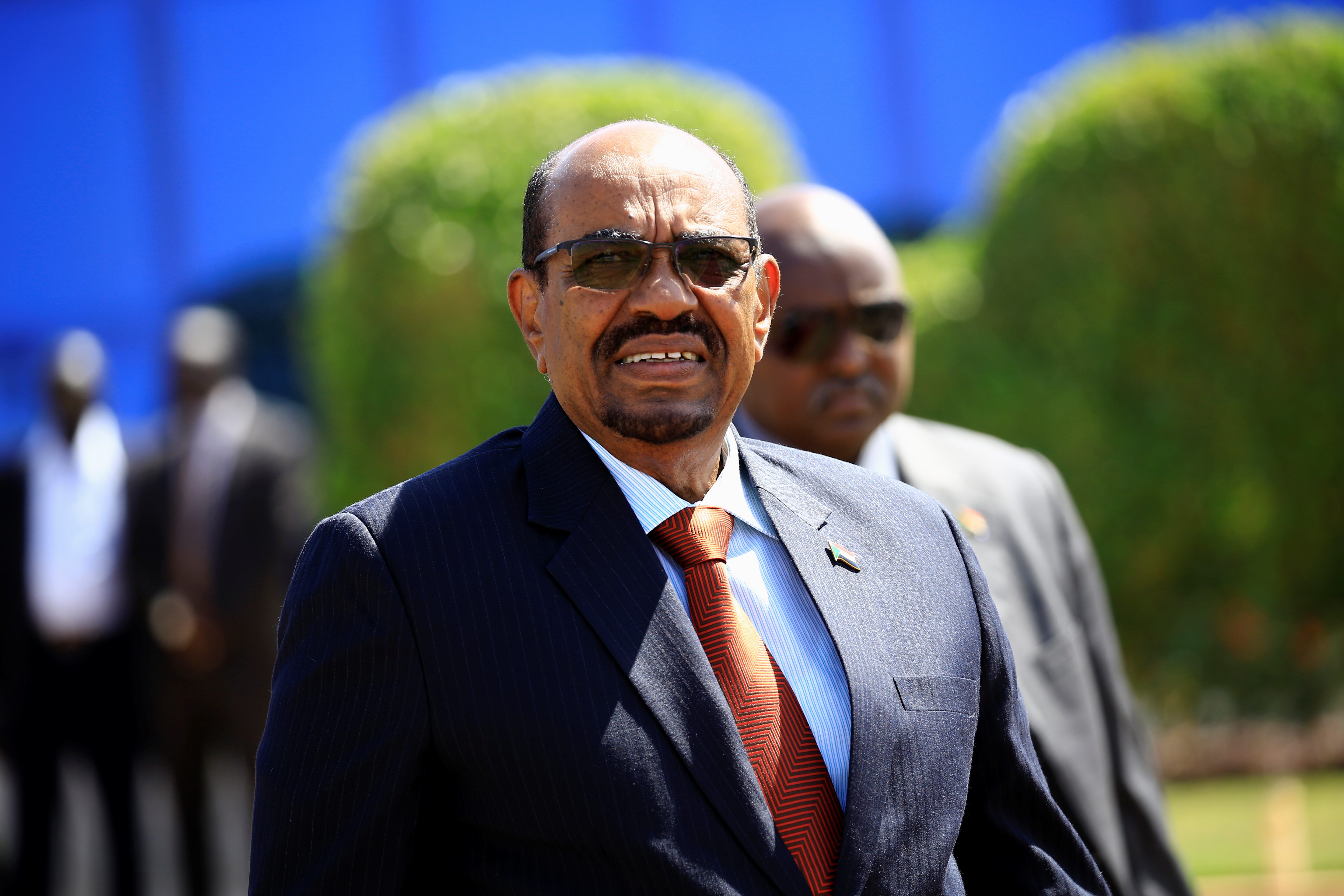 عمر البشير يهاجم «المخربين» ويقول: السودان لا يبيع دينه بالقمح أو بالدولار