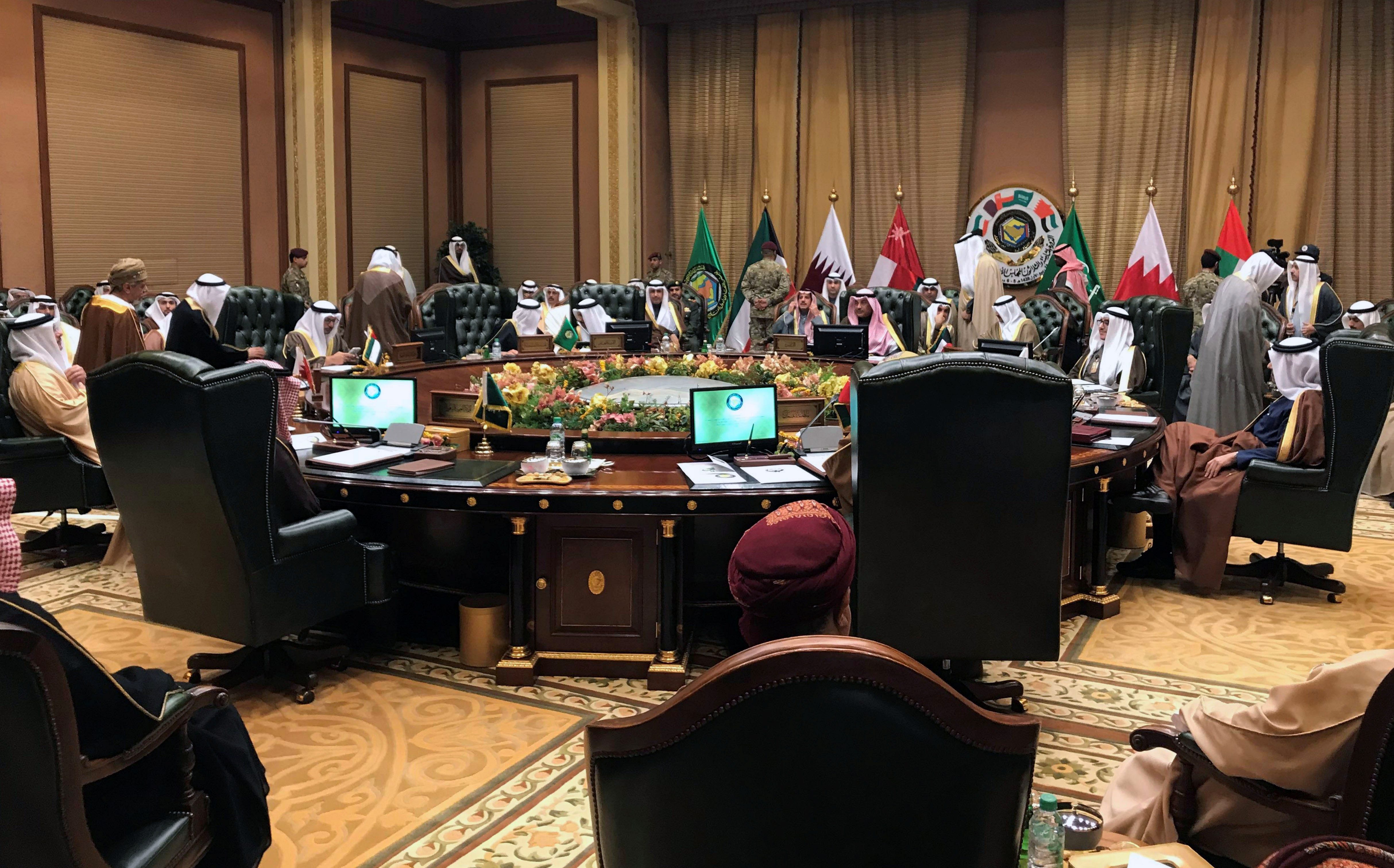قطر ترد على انتقاد غياب أميرها عن القمة الخليجية