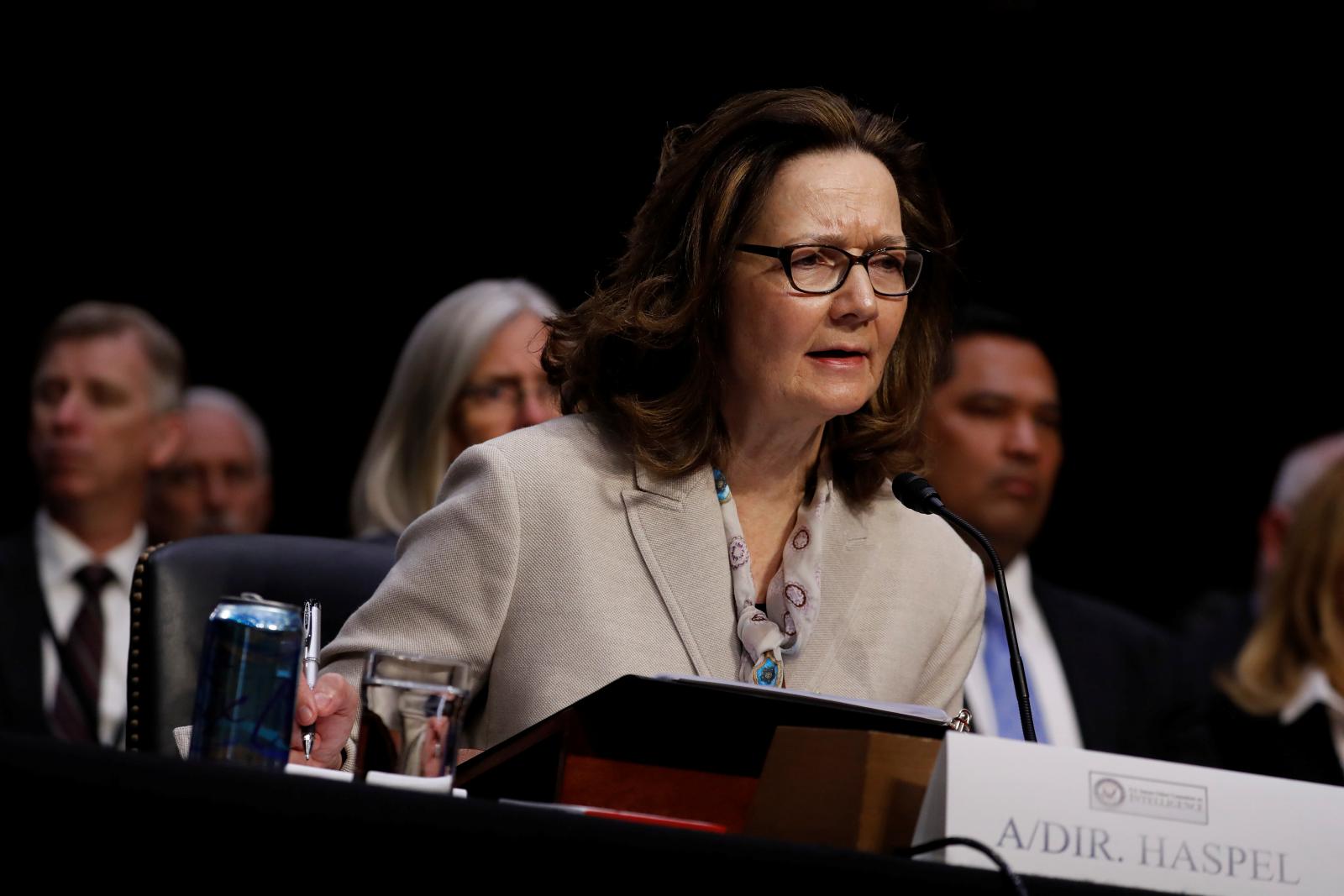 مسؤولة سابقة تكشف تفاصيل صراع الـ"CIA" مع ترامب