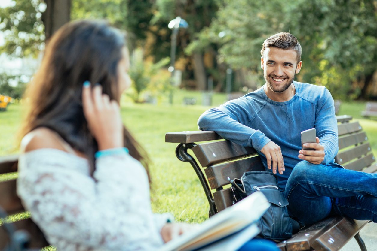 كيف تجعل من يعجبك سراً يبادلك الإعجاب؟