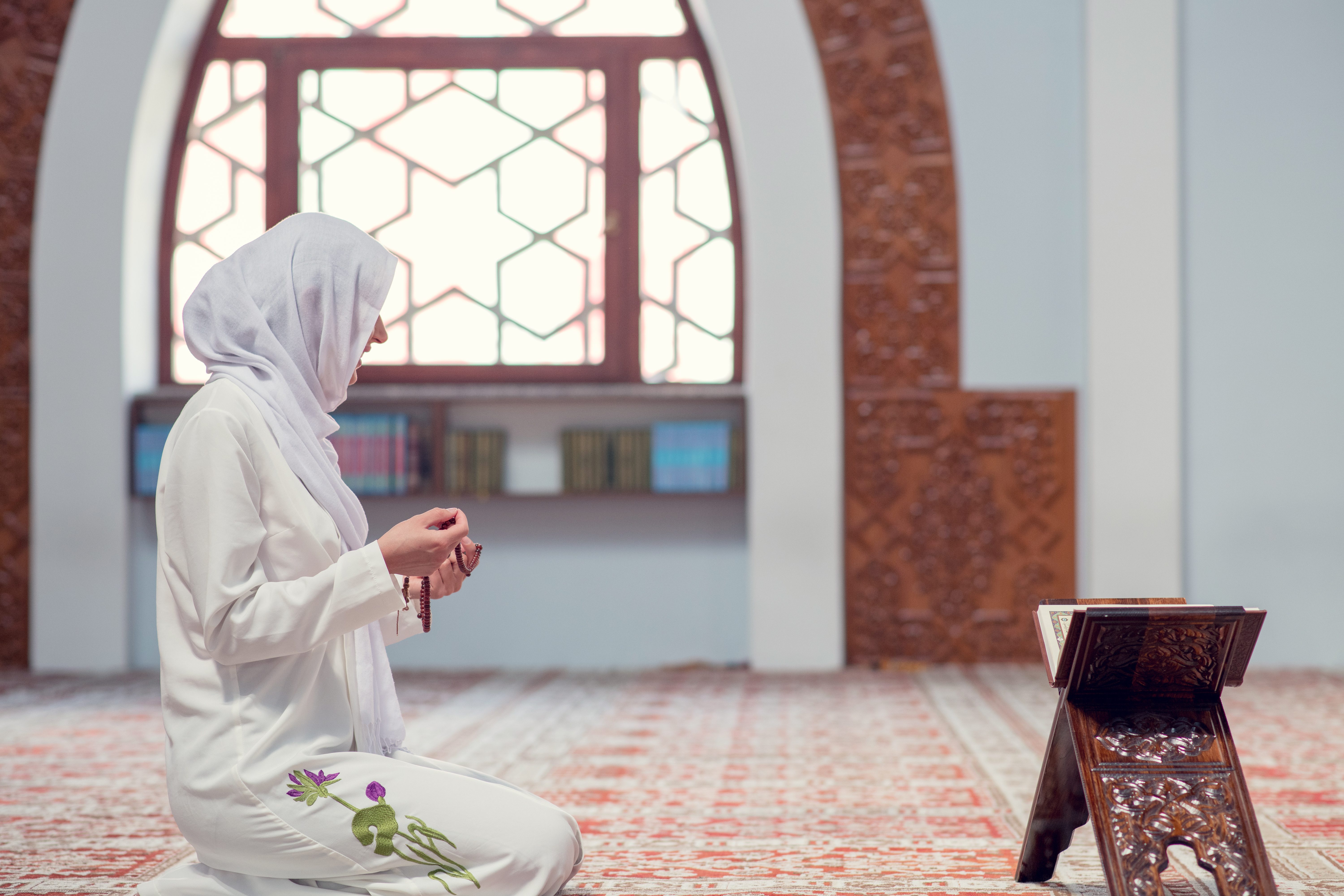 الممثلة السعودية نصرة الحربي تُعلن ارتداء النقاب